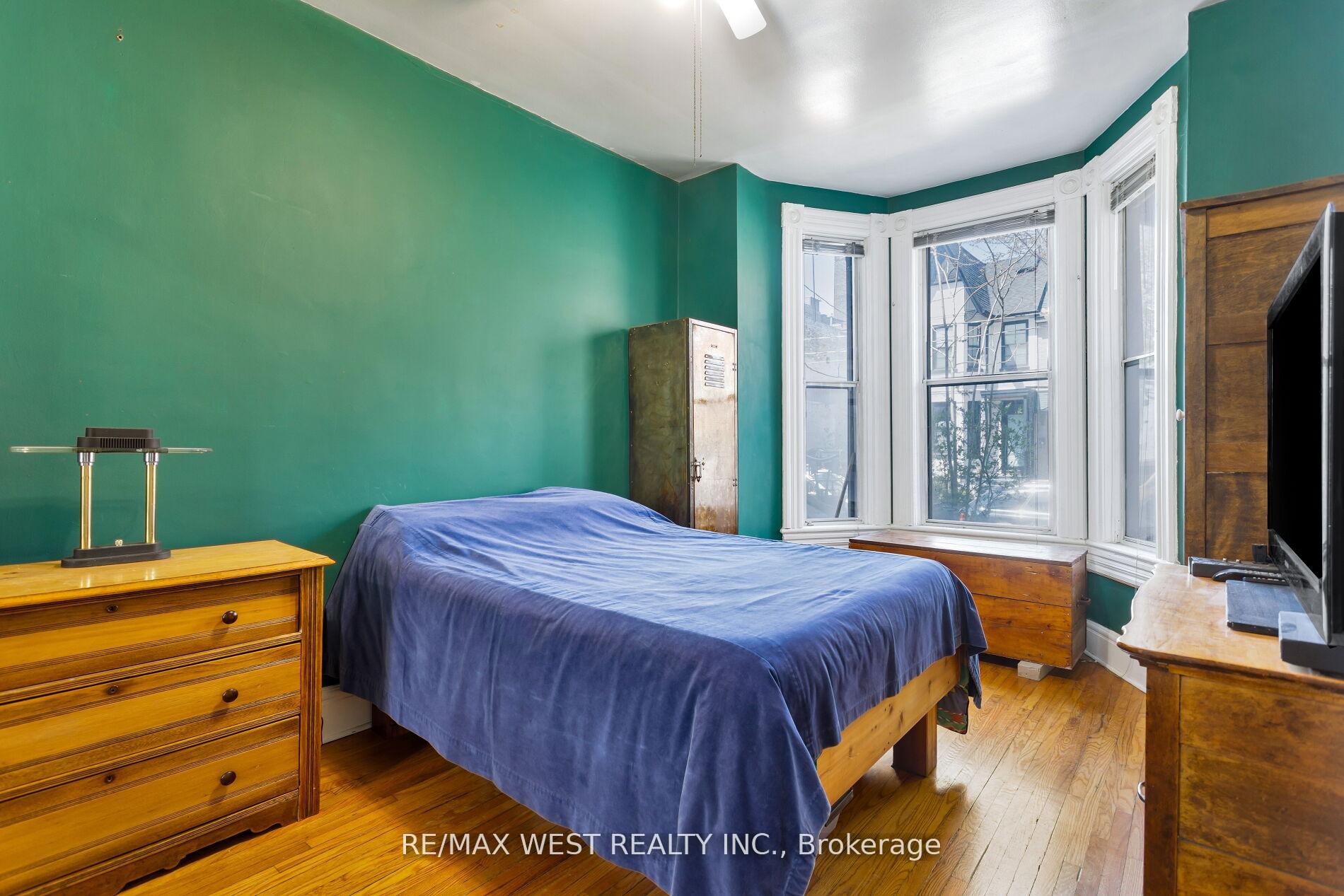 Photo 5 of 39 Noble Street, Toronto, Roncesvalles — HOMEH