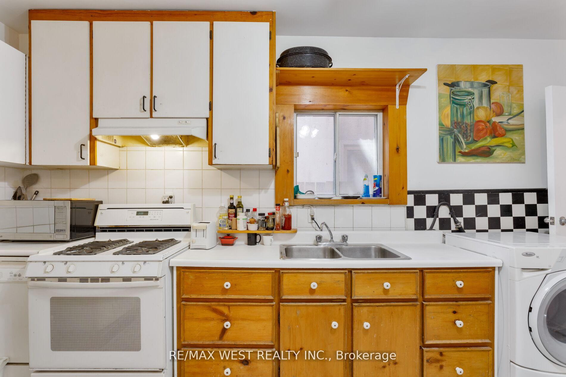 Photo 12 of 39 Noble Street, Toronto, Roncesvalles — HOMEH
