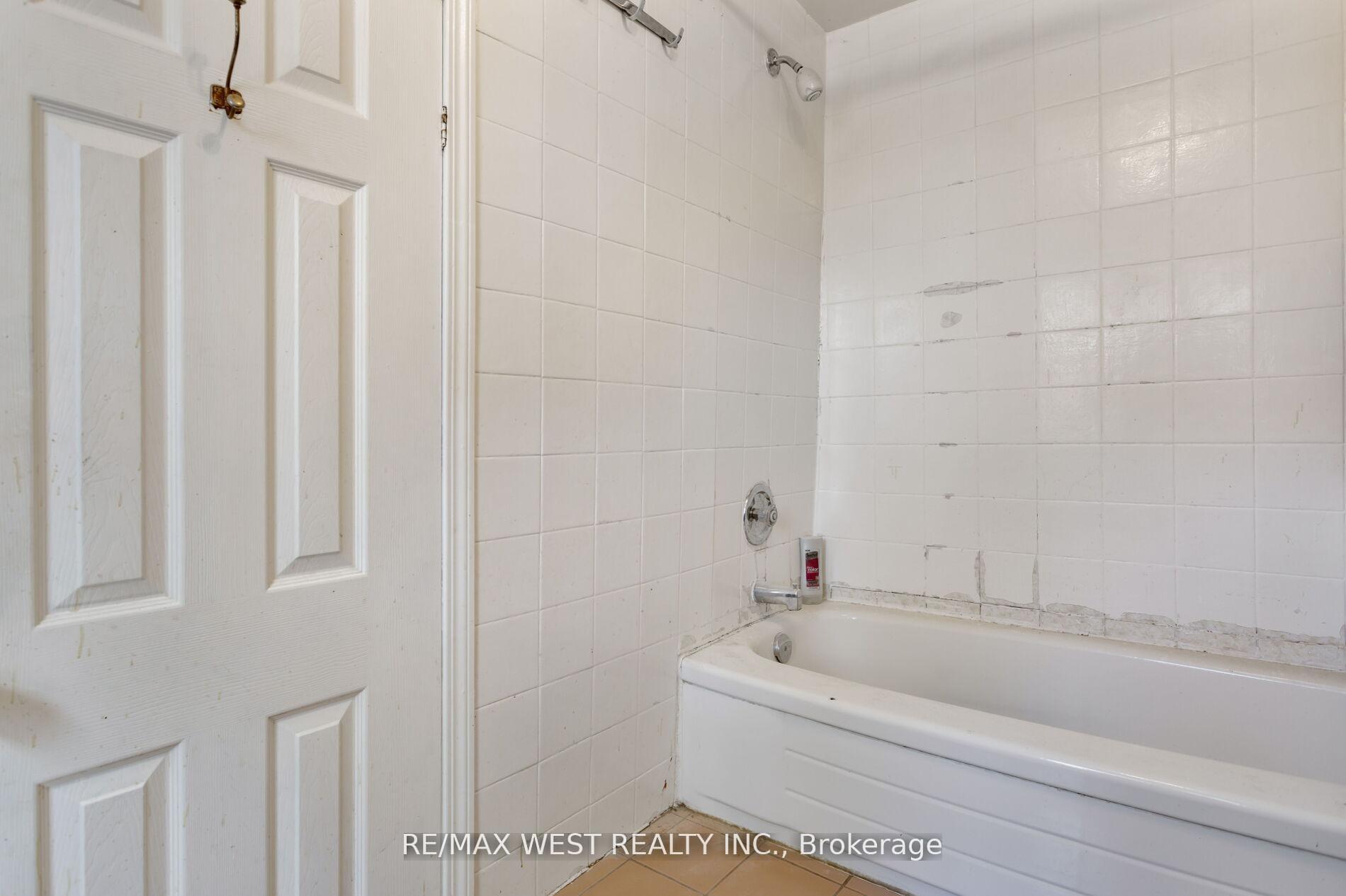 Photo 16 of 39 Noble Street, Toronto, Roncesvalles — HOMEH