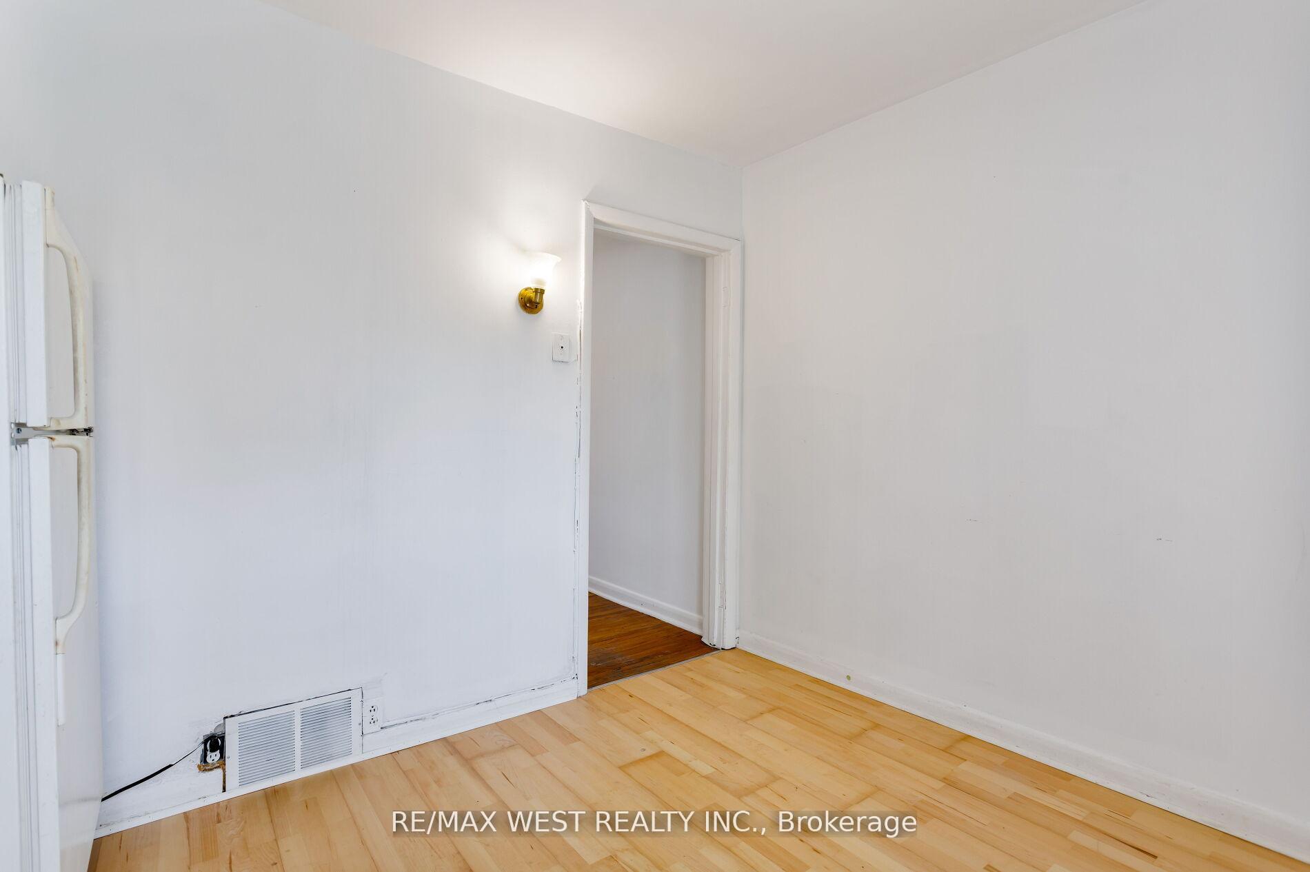 Photo 24 of 39 Noble Street, Toronto, Roncesvalles — HOMEH