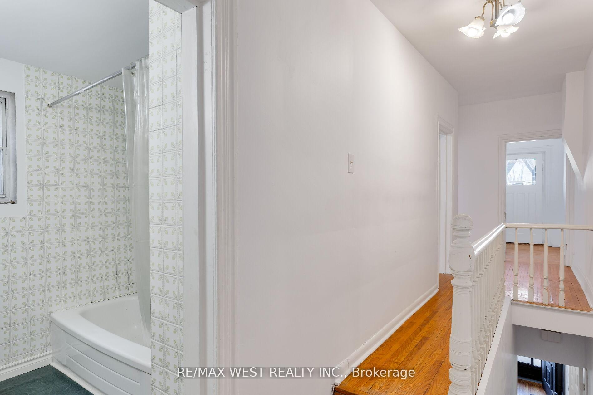 Photo 28 of 39 Noble Street, Toronto, Roncesvalles — HOMEH