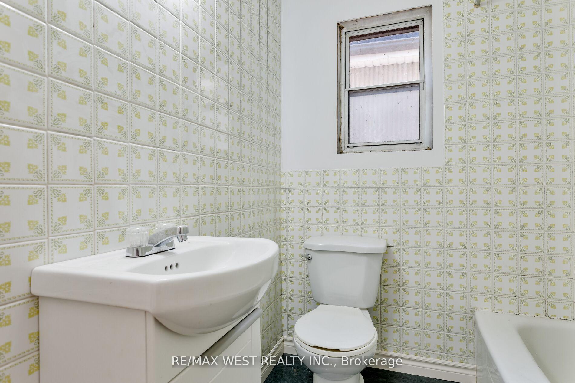 Photo 29 of 39 Noble Street, Toronto, Roncesvalles — HOMEH