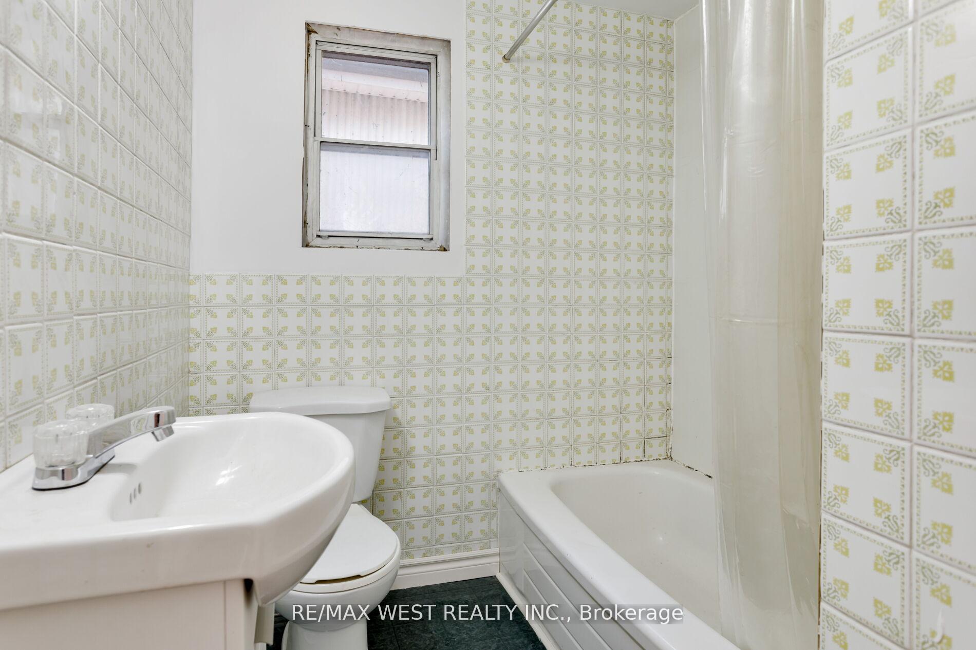 Photo 30 of 39 Noble Street, Toronto, Roncesvalles — HOMEH