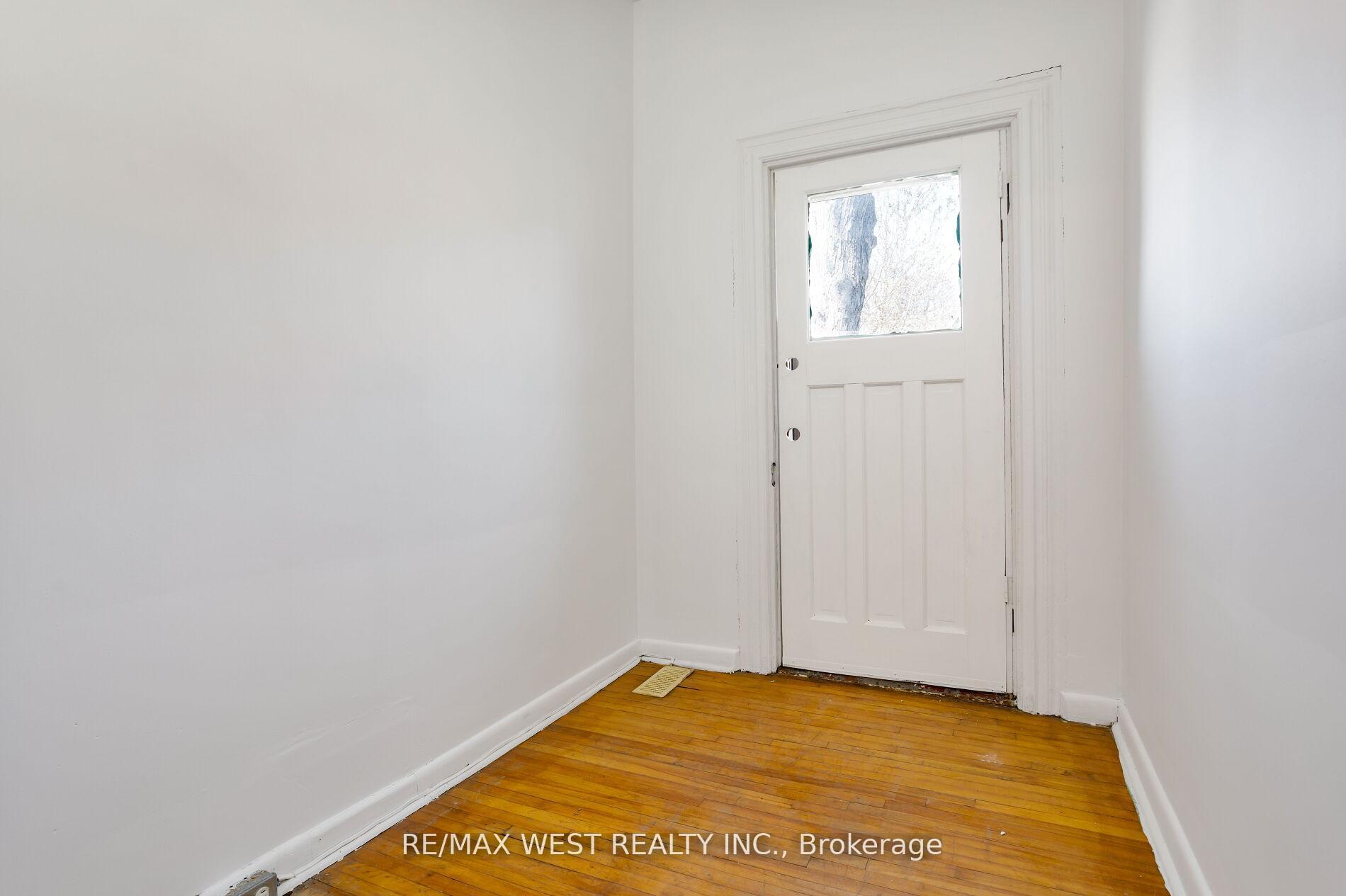 Photo 35 of 39 Noble Street, Toronto, Roncesvalles — HOMEH