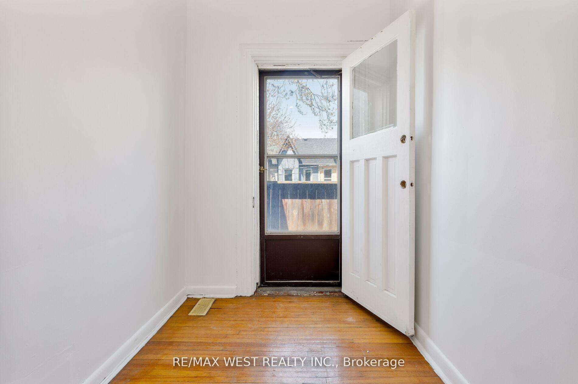Photo 41 of 39 Noble Street, Toronto, Roncesvalles — HOMEH