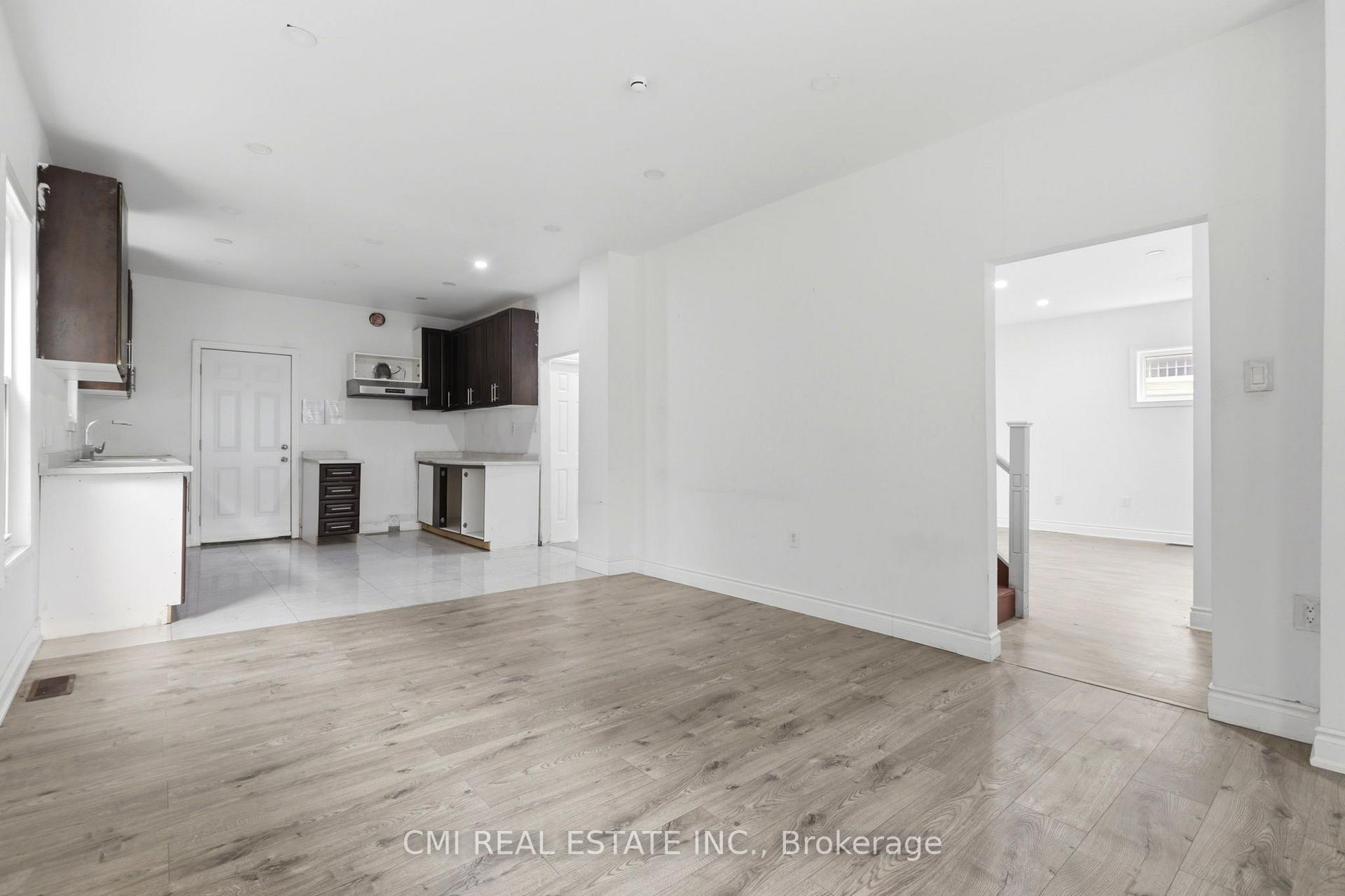 Photo 14 of 255 Hall Avenue, Windsor, Walkerville — HOMEH