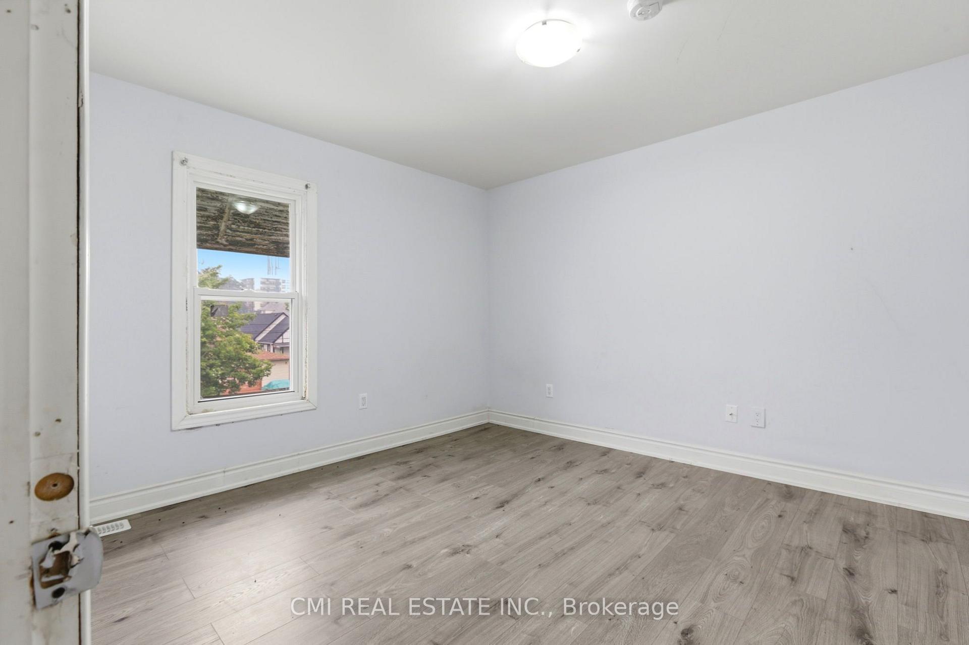 Photo 22 of 255 Hall Avenue, Windsor, Walkerville — HOMEH