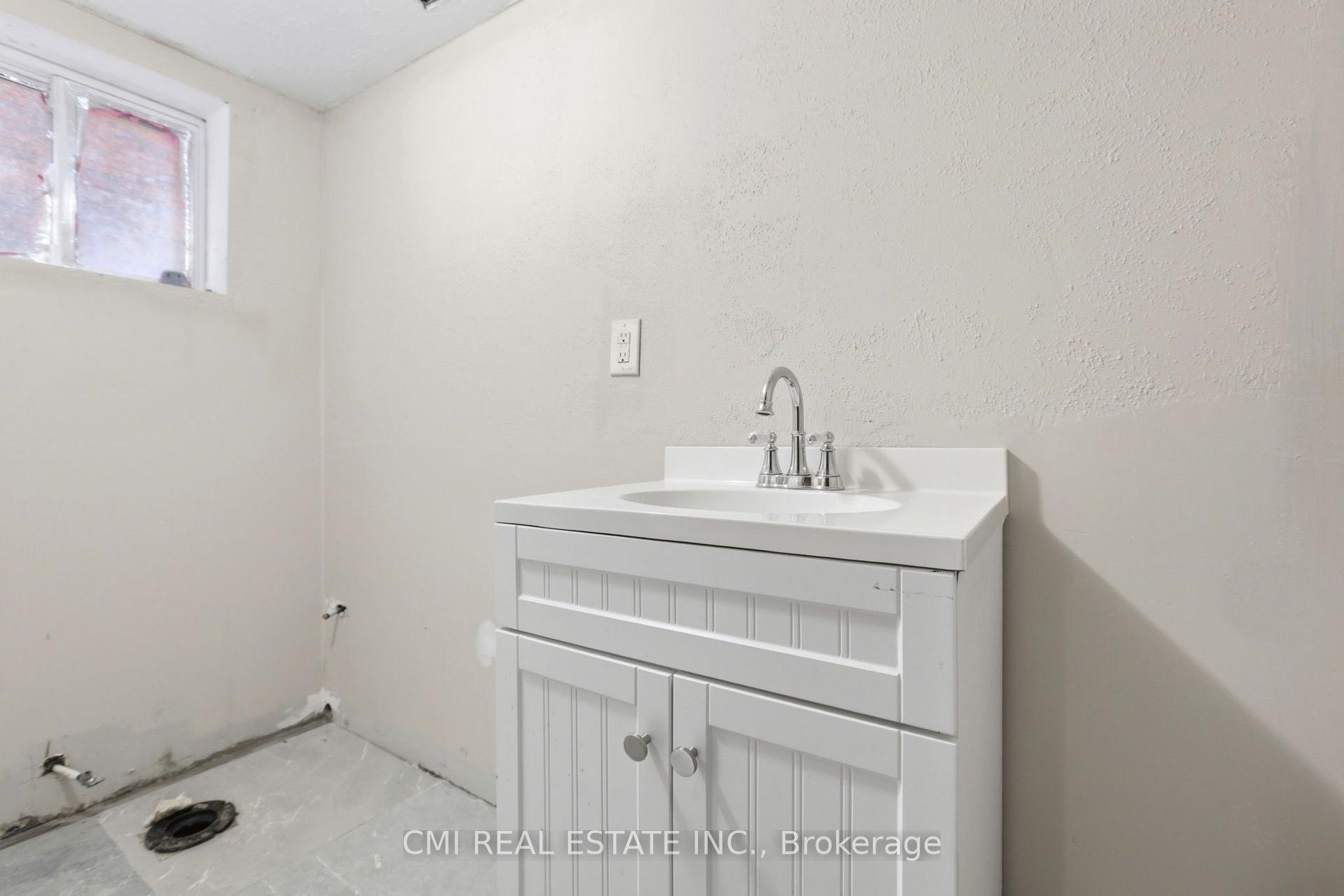 Photo 46 of 255 Hall Avenue, Windsor, Walkerville — HOMEH