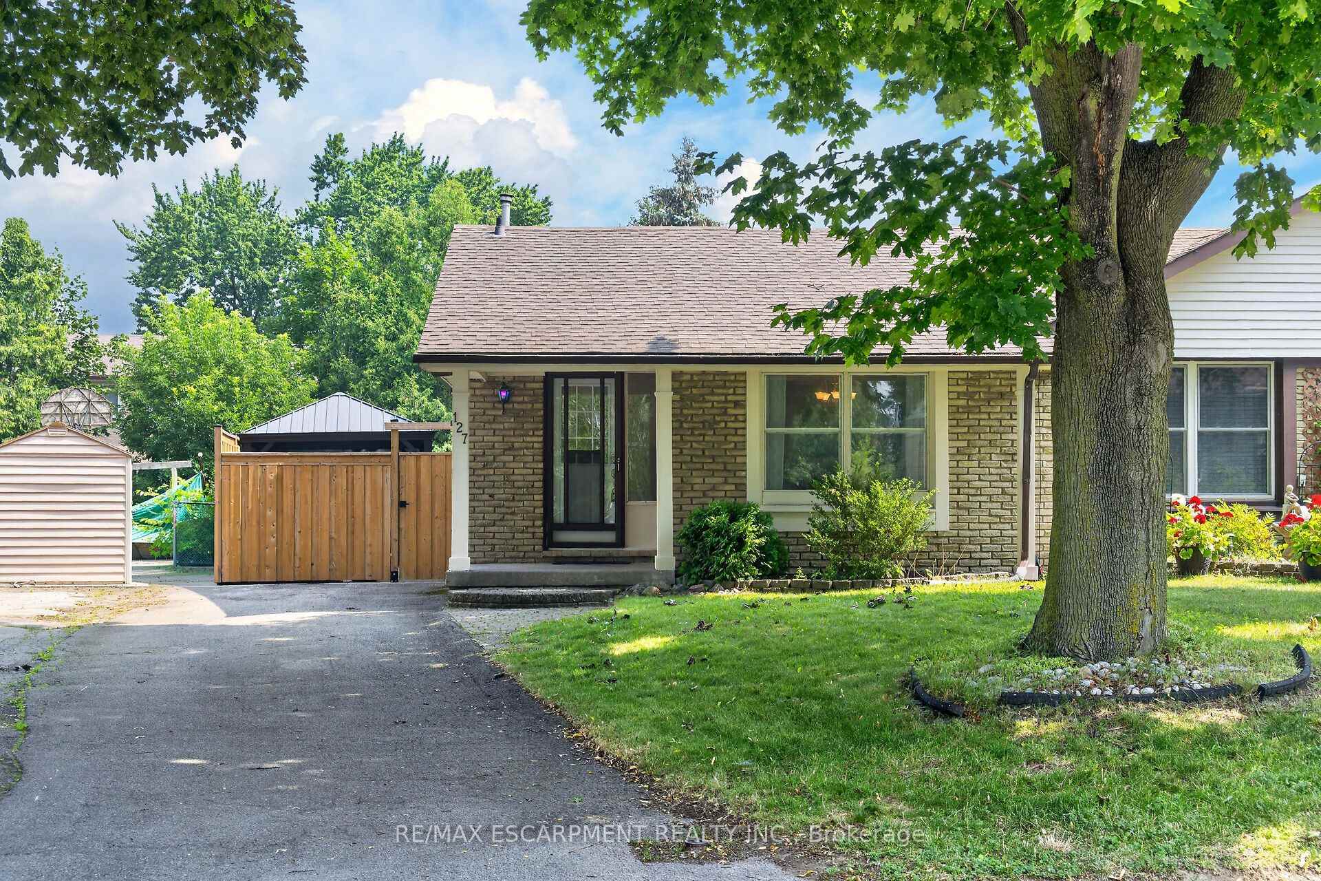 Photo 1 of 127 Wendover Drive, Hamilton, Fessenden — HOMEH