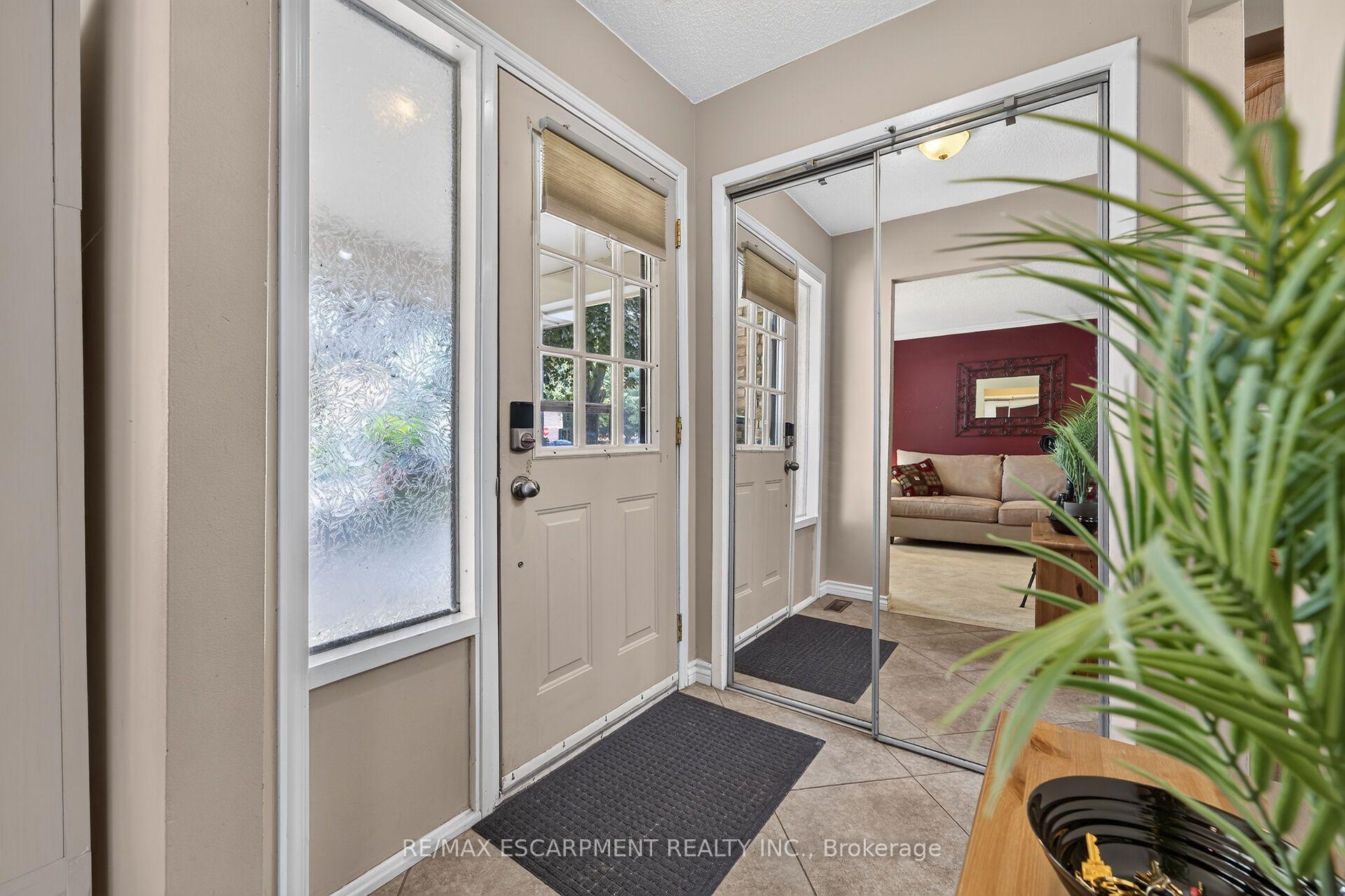 Photo 3 of 127 Wendover Drive, Hamilton, Fessenden — HOMEH