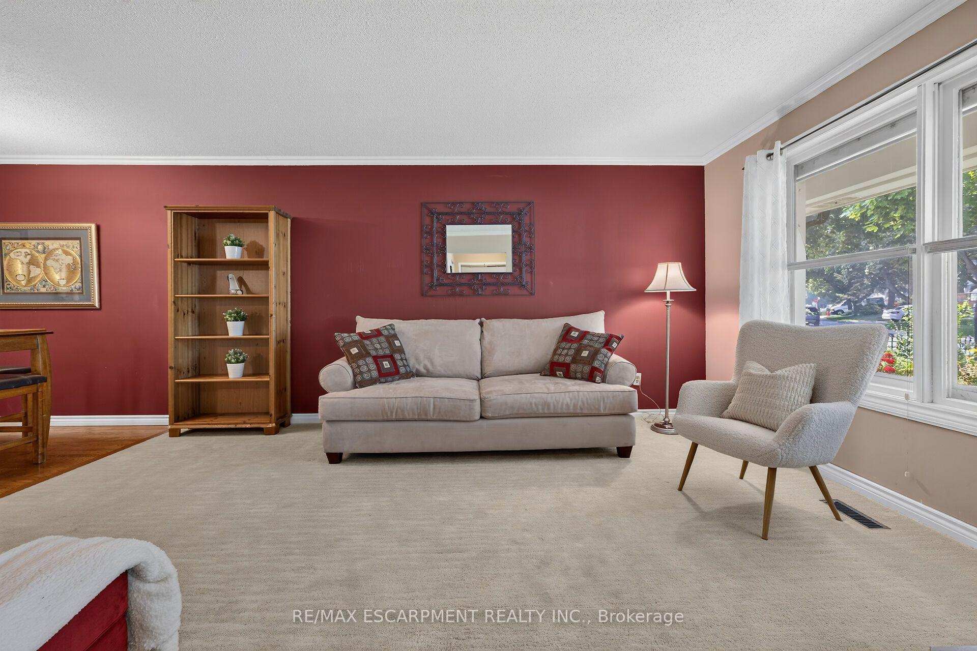 Photo 4 of 127 Wendover Drive, Hamilton, Fessenden — HOMEH