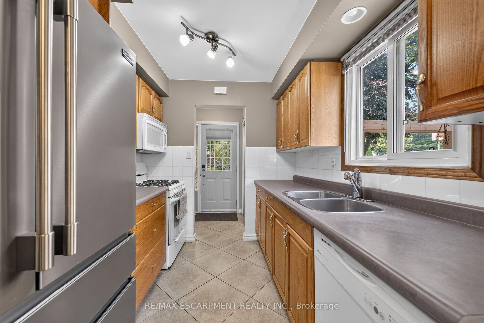 Photo 6 of 127 Wendover Drive, Hamilton, Fessenden — HOMEH