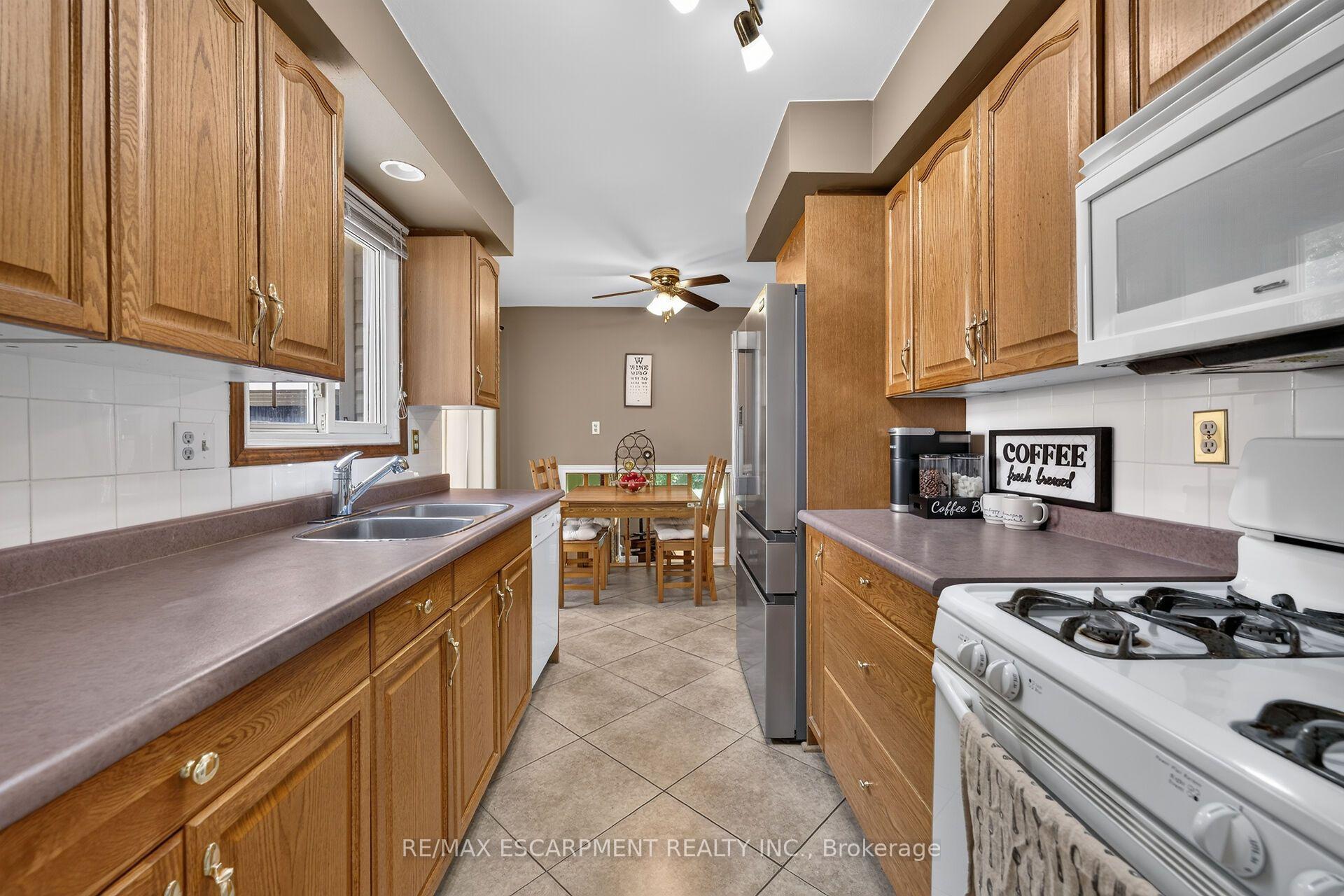 Photo 7 of 127 Wendover Drive, Hamilton, Fessenden — HOMEH
