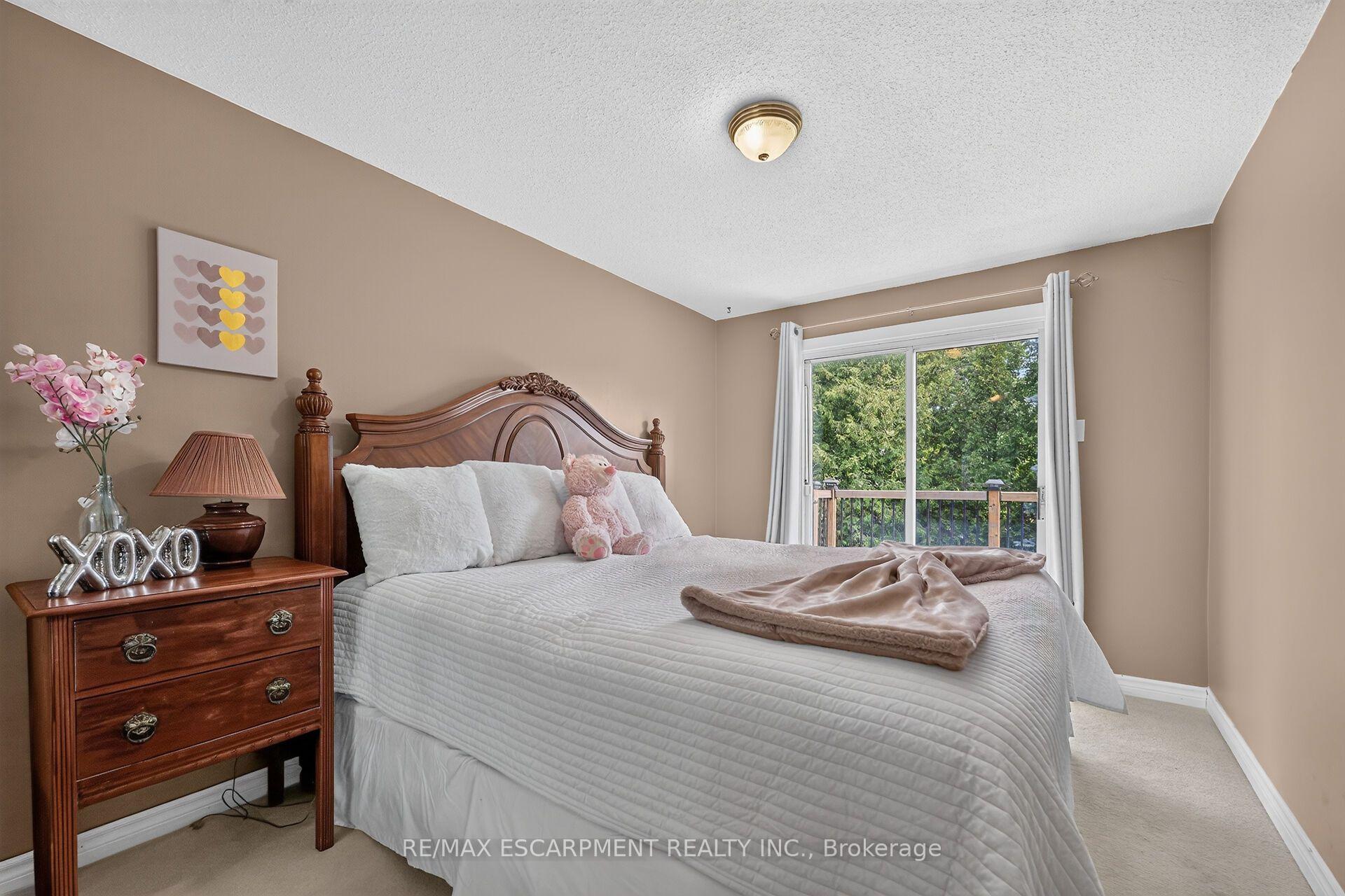 Photo 10 of 127 Wendover Drive, Hamilton, Fessenden — HOMEH
