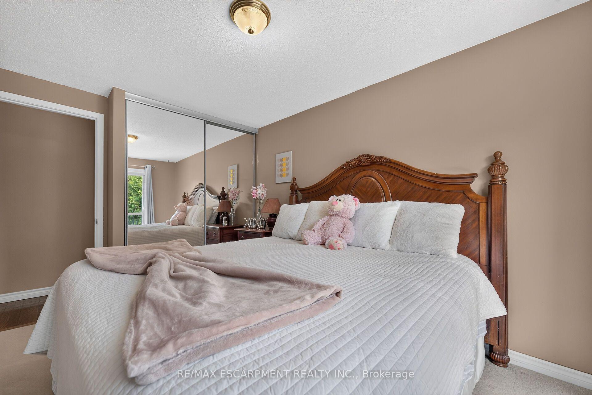 Photo 11 of 127 Wendover Drive, Hamilton, Fessenden — HOMEH