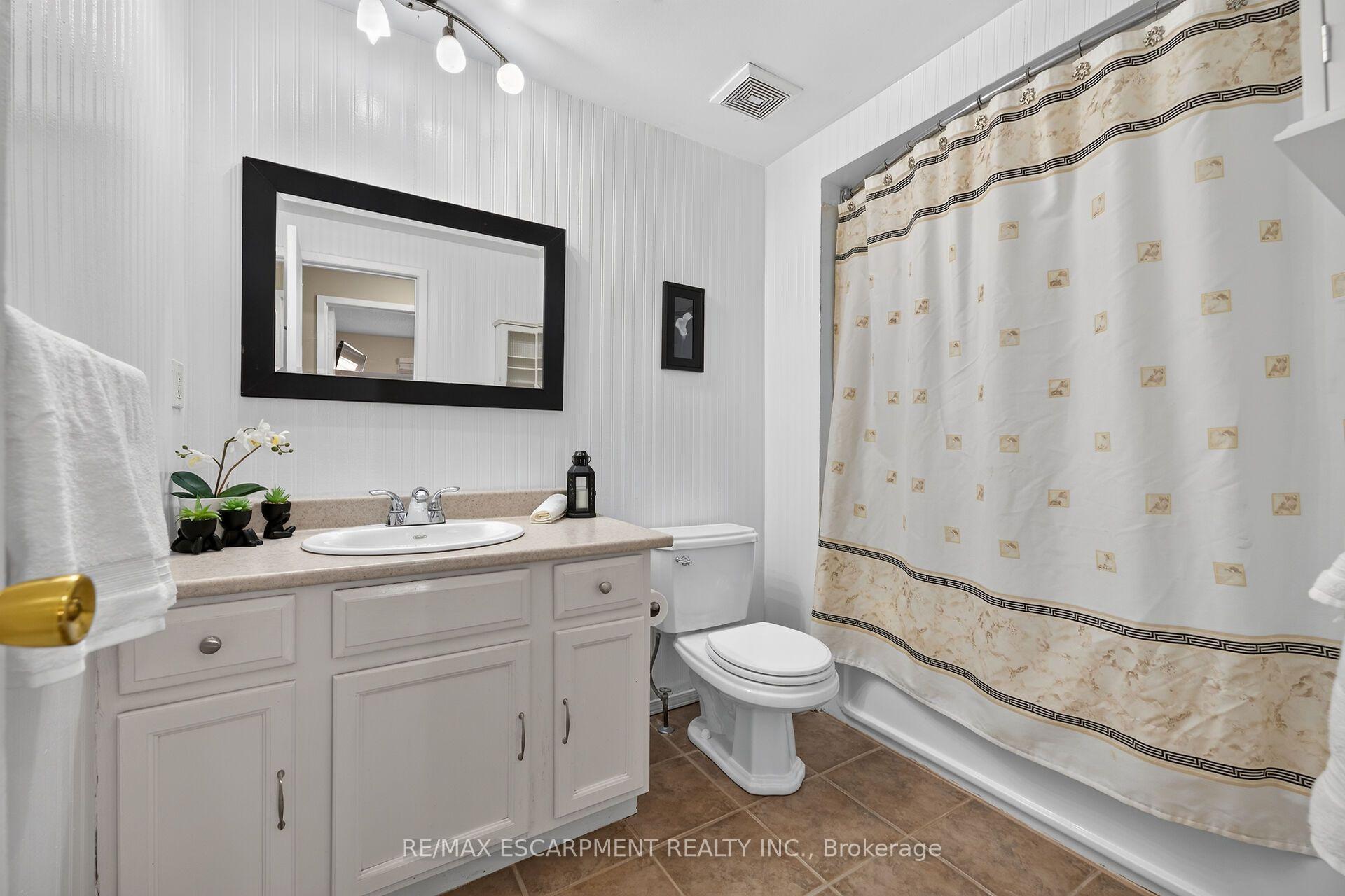 Photo 12 of 127 Wendover Drive, Hamilton, Fessenden — HOMEH