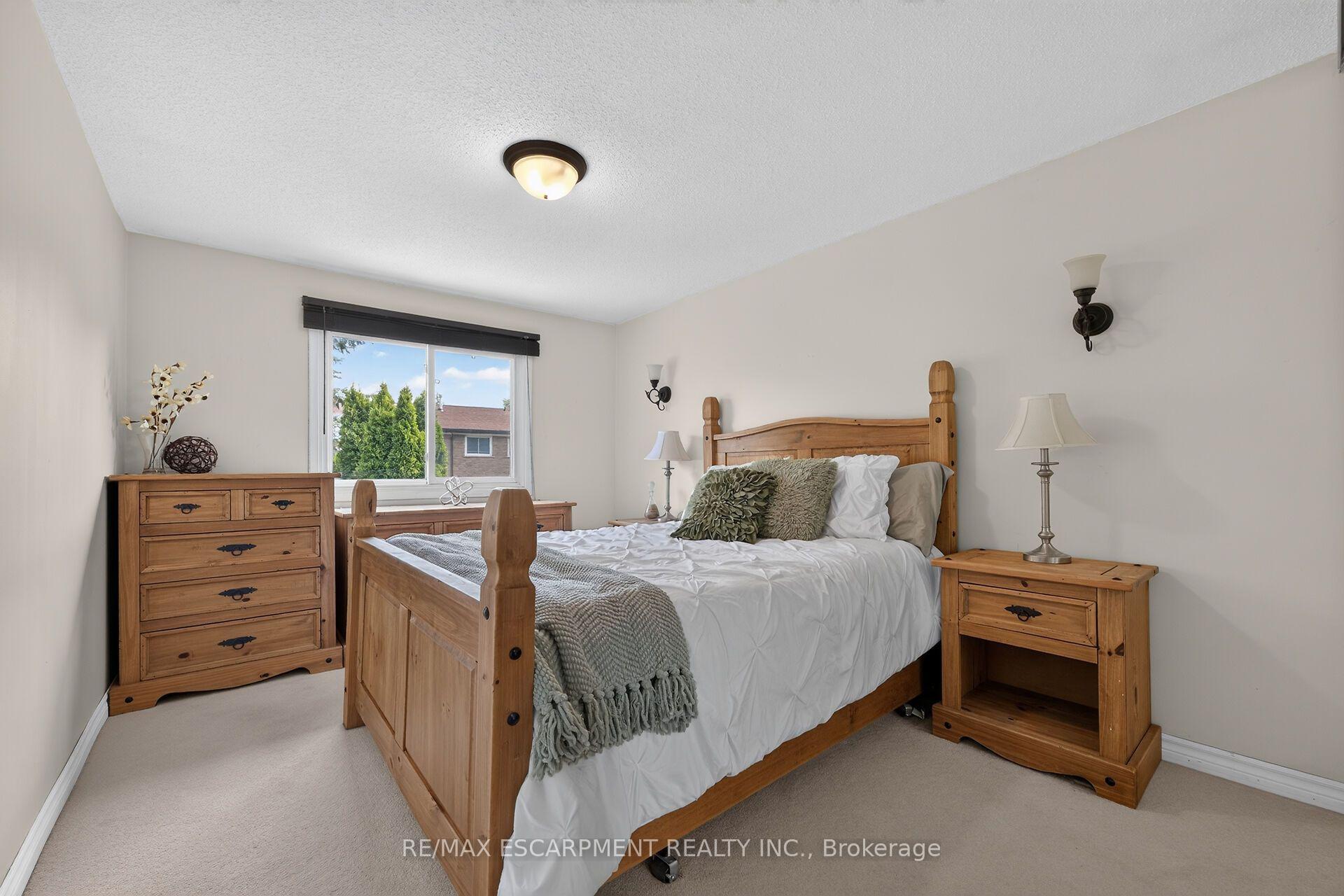 Photo 13 of 127 Wendover Drive, Hamilton, Fessenden — HOMEH