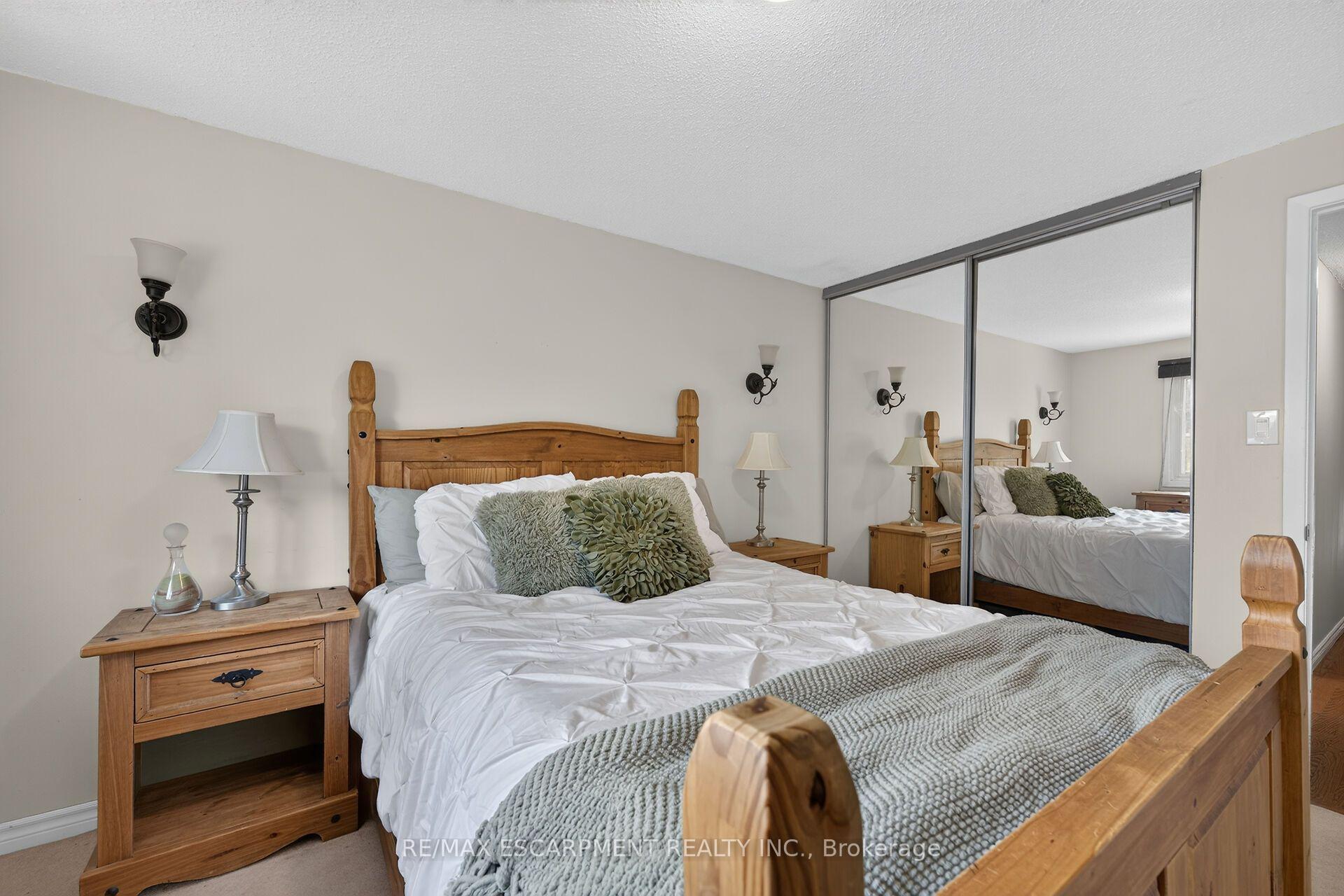 Photo 14 of 127 Wendover Drive, Hamilton, Fessenden — HOMEH