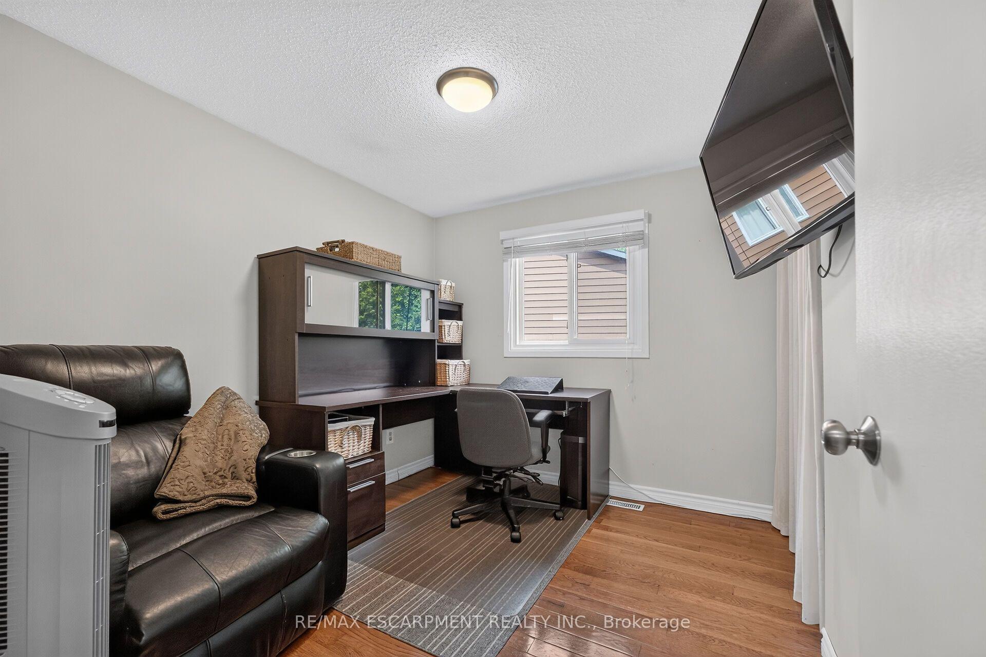 Photo 15 of 127 Wendover Drive, Hamilton, Fessenden — HOMEH