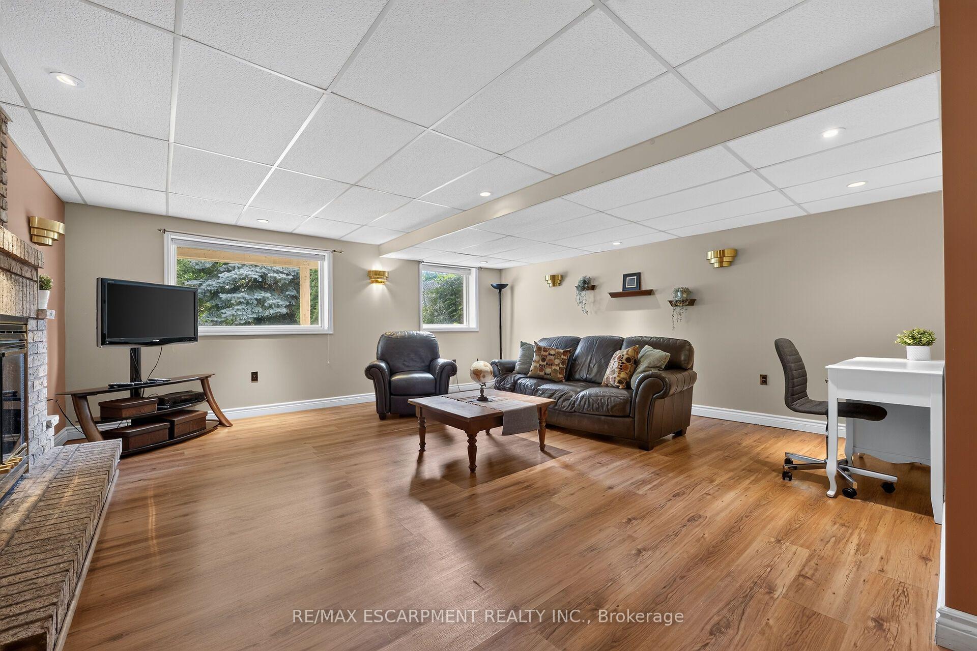 Photo 16 of 127 Wendover Drive, Hamilton, Fessenden — HOMEH