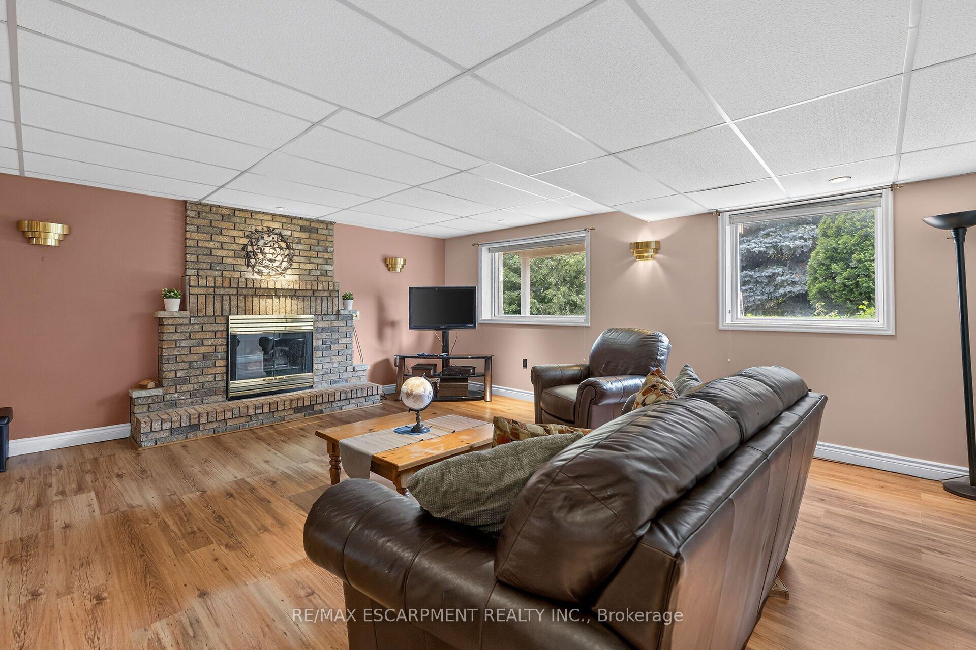 Photo 17 of 127 Wendover Drive, Hamilton, Fessenden — HOMEH
