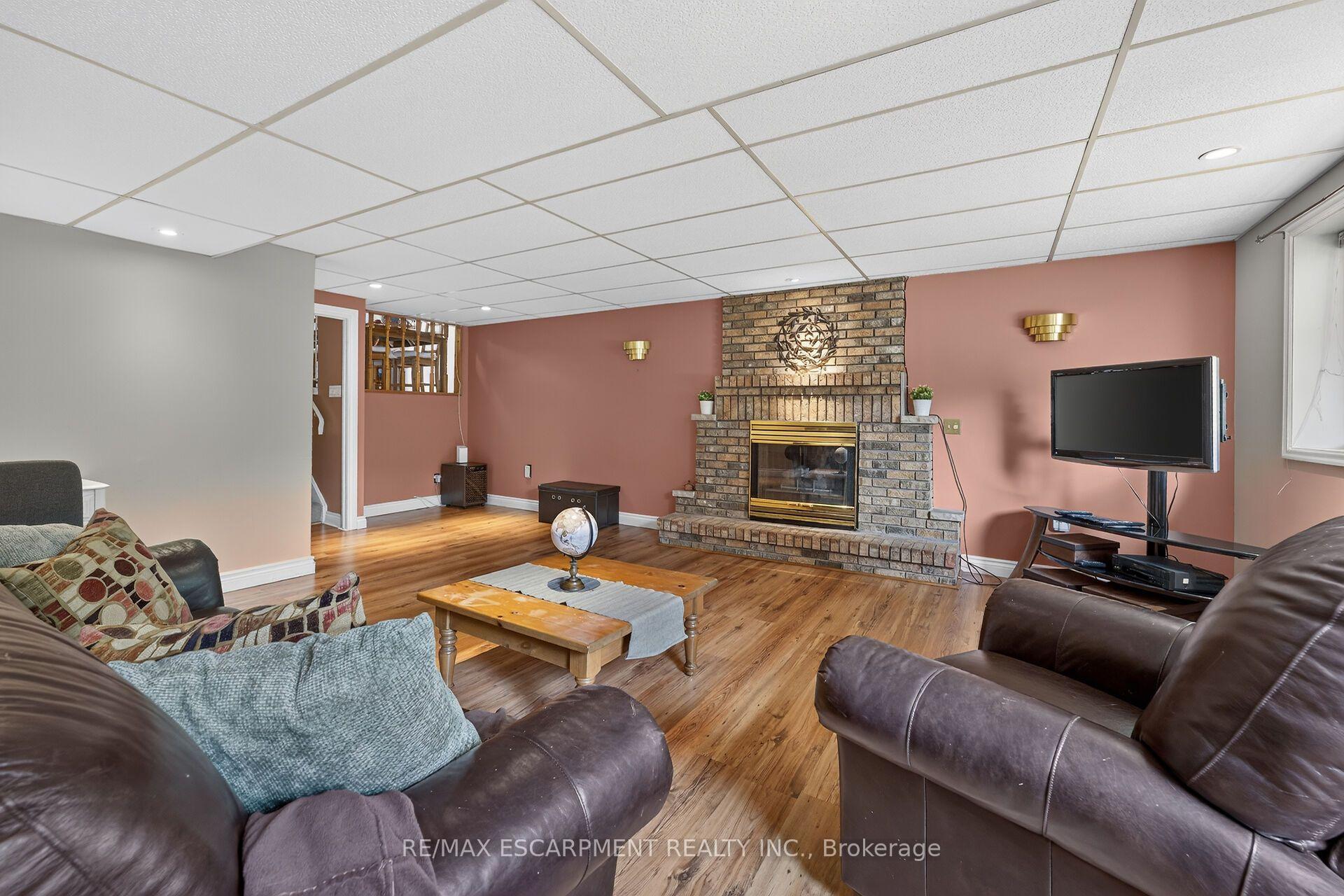 Photo 18 of 127 Wendover Drive, Hamilton, Fessenden — HOMEH