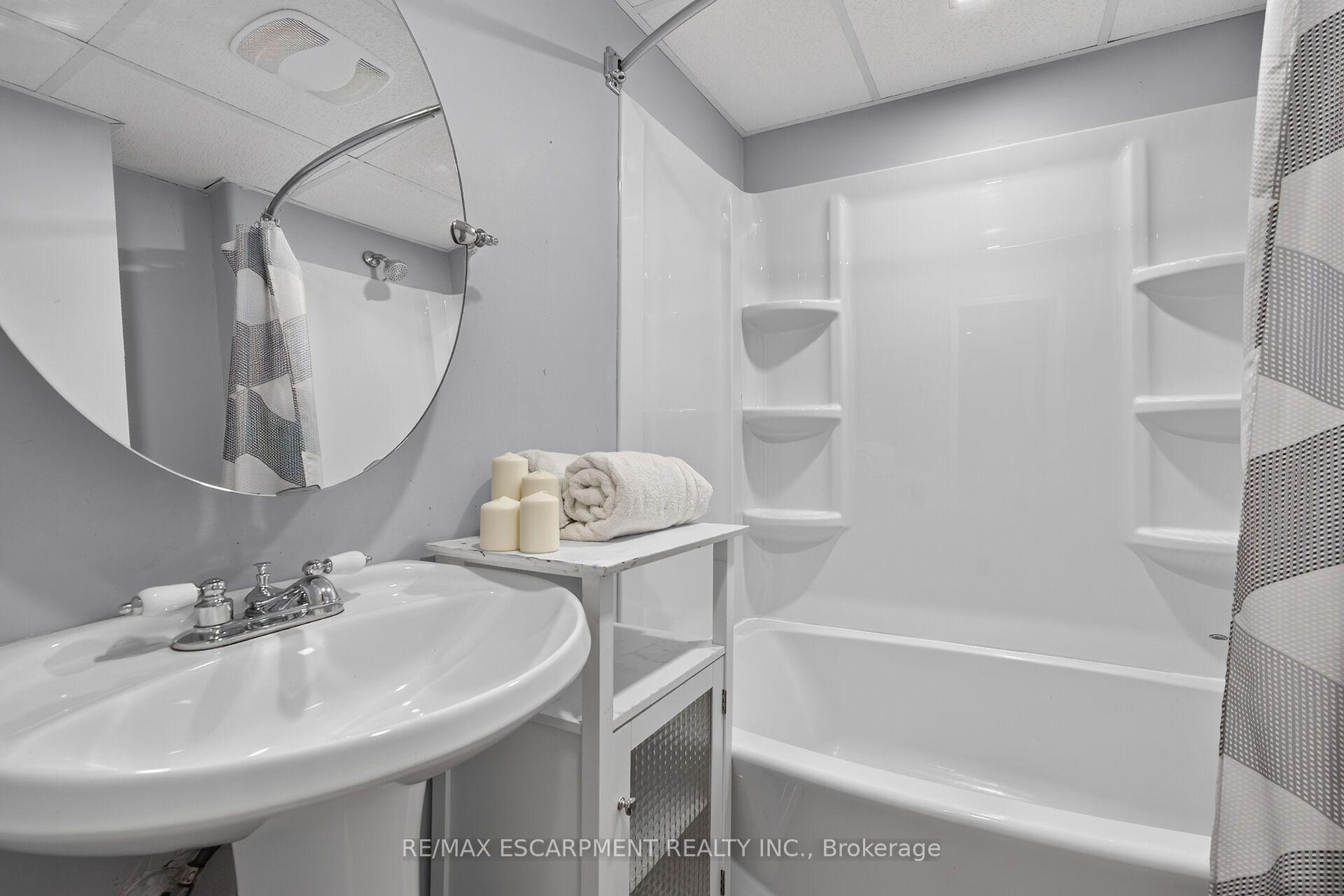 Photo 19 of 127 Wendover Drive, Hamilton, Fessenden — HOMEH