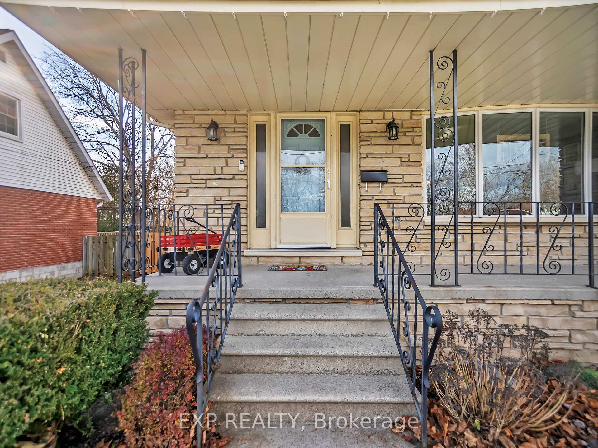 Photo 7 of 16 Applewood Drive, Belleville, Belleville Ward — HOMEH