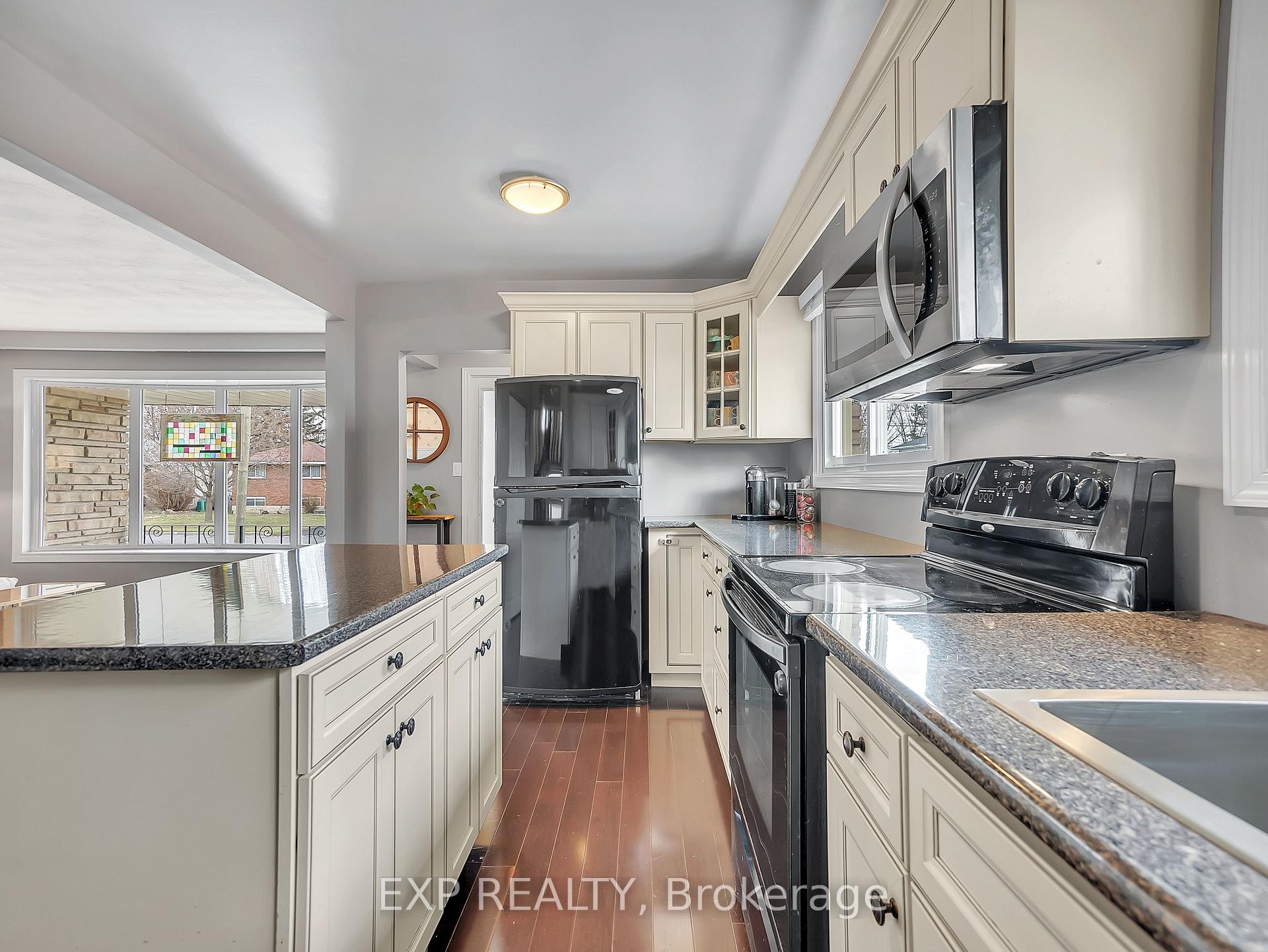 Photo 18 of 16 Applewood Drive, Belleville, Belleville Ward — HOMEH