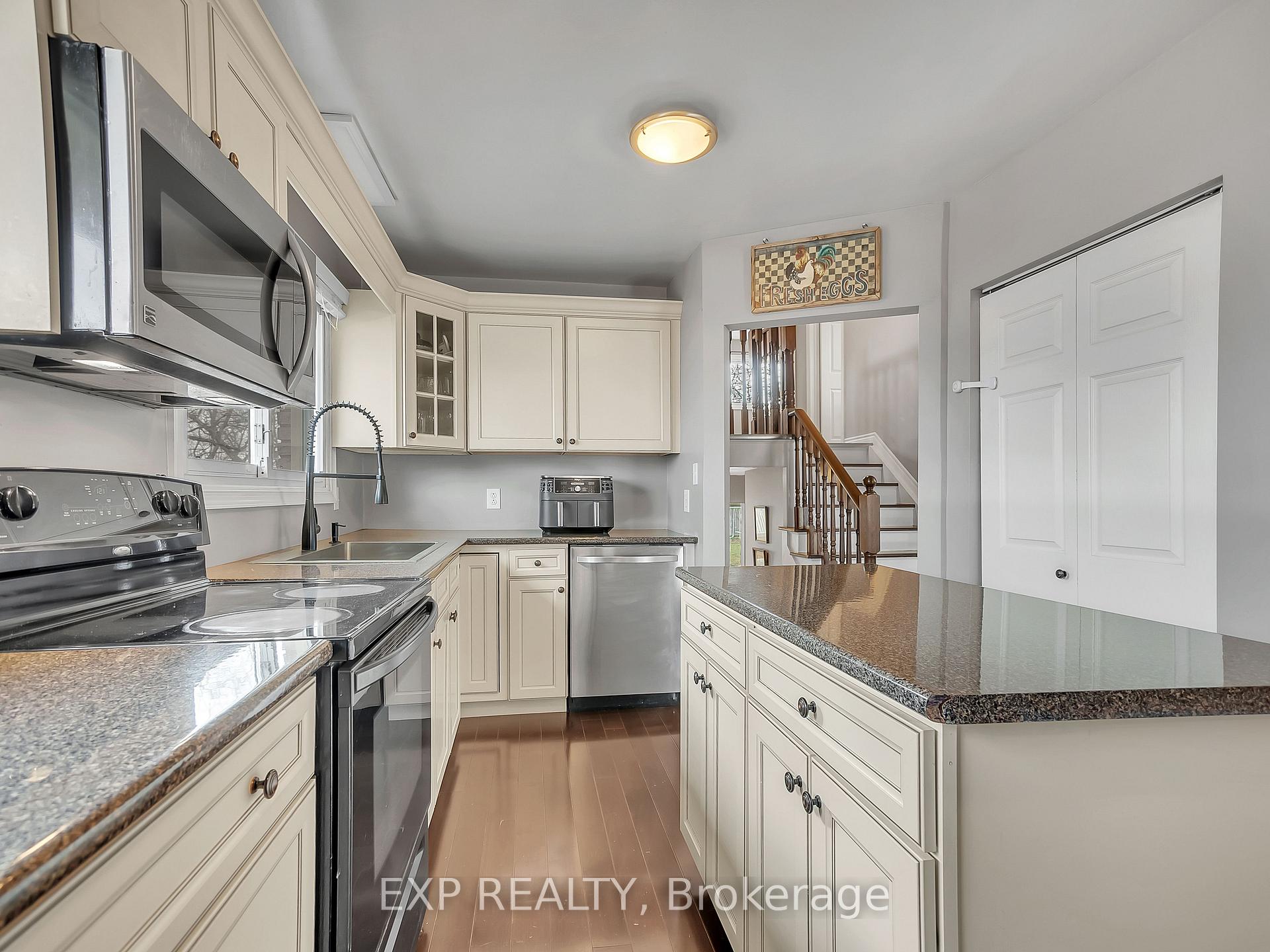 Photo 19 of 16 Applewood Drive, Belleville, Belleville Ward — HOMEH