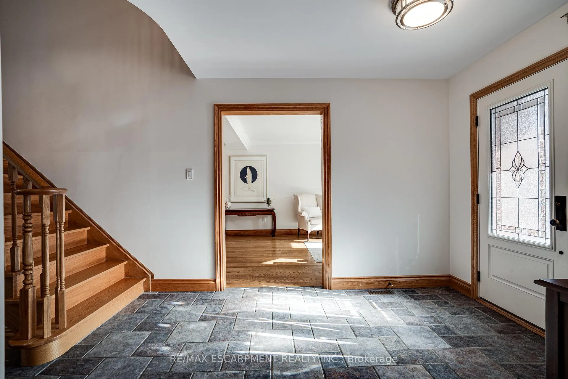 Photo 4 of 5 Broad Oak Court, Hamilton, Dundas — HOMEH