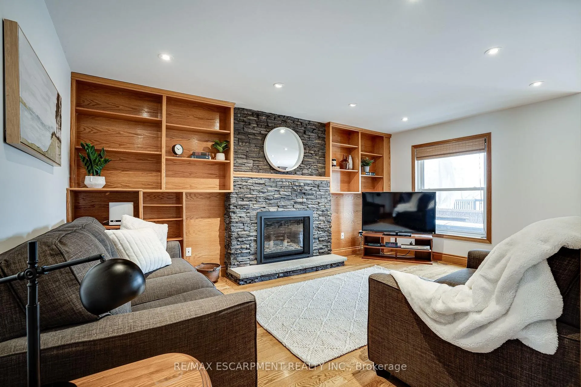 Photo 9 of 5 Broad Oak Court, Hamilton, Dundas — HOMEH
