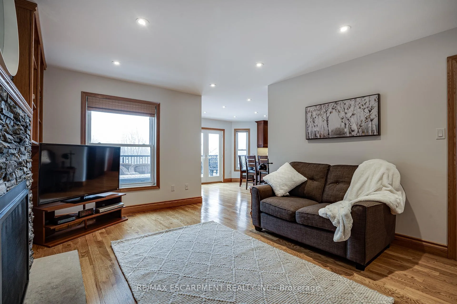 Photo 11 of 5 Broad Oak Court, Hamilton, Dundas — HOMEH