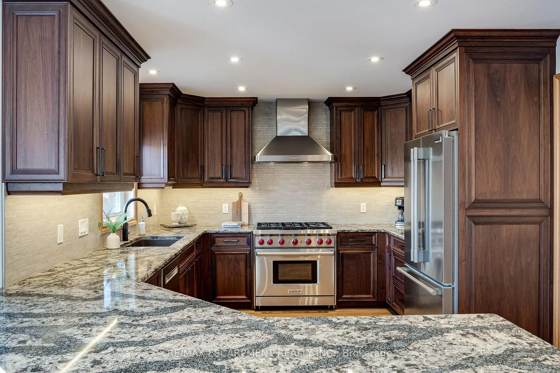 Photo 14 of 5 Broad Oak Court, Hamilton, Dundas — HOMEH