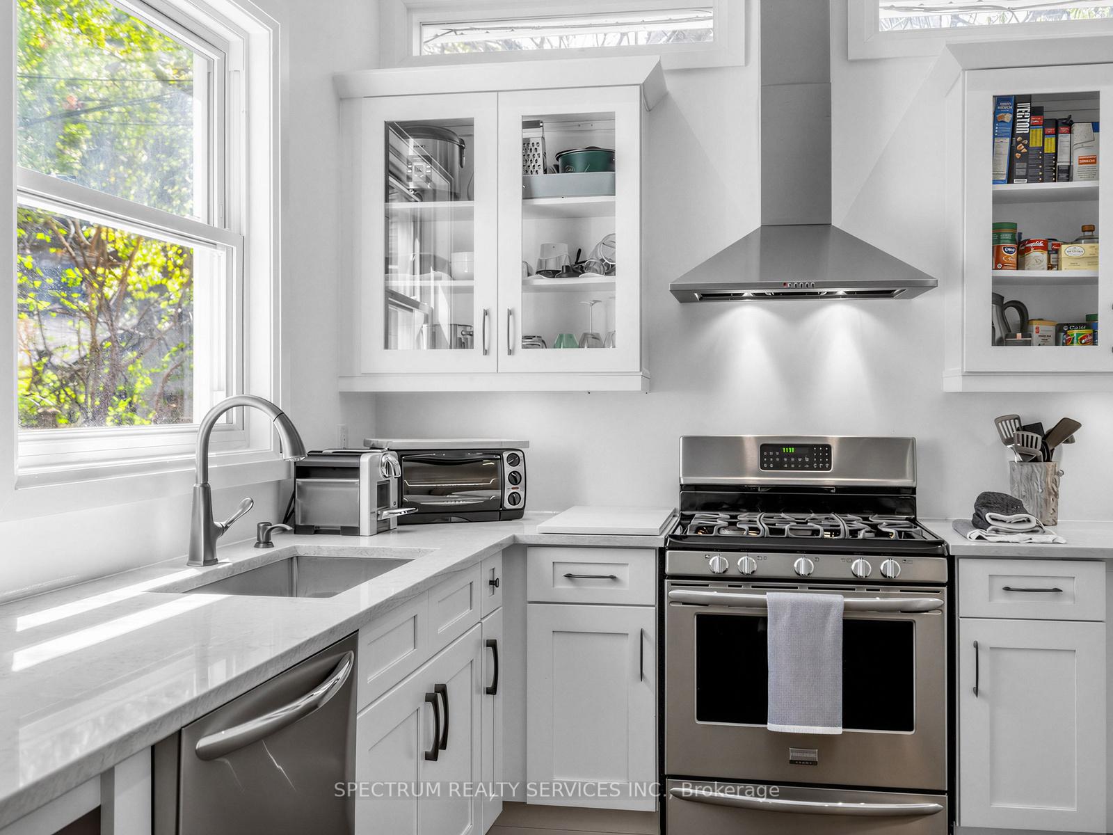 Photo 4 of 29 Raglan Avenue, Toronto, Humewood-Cedarvale — HOMEH