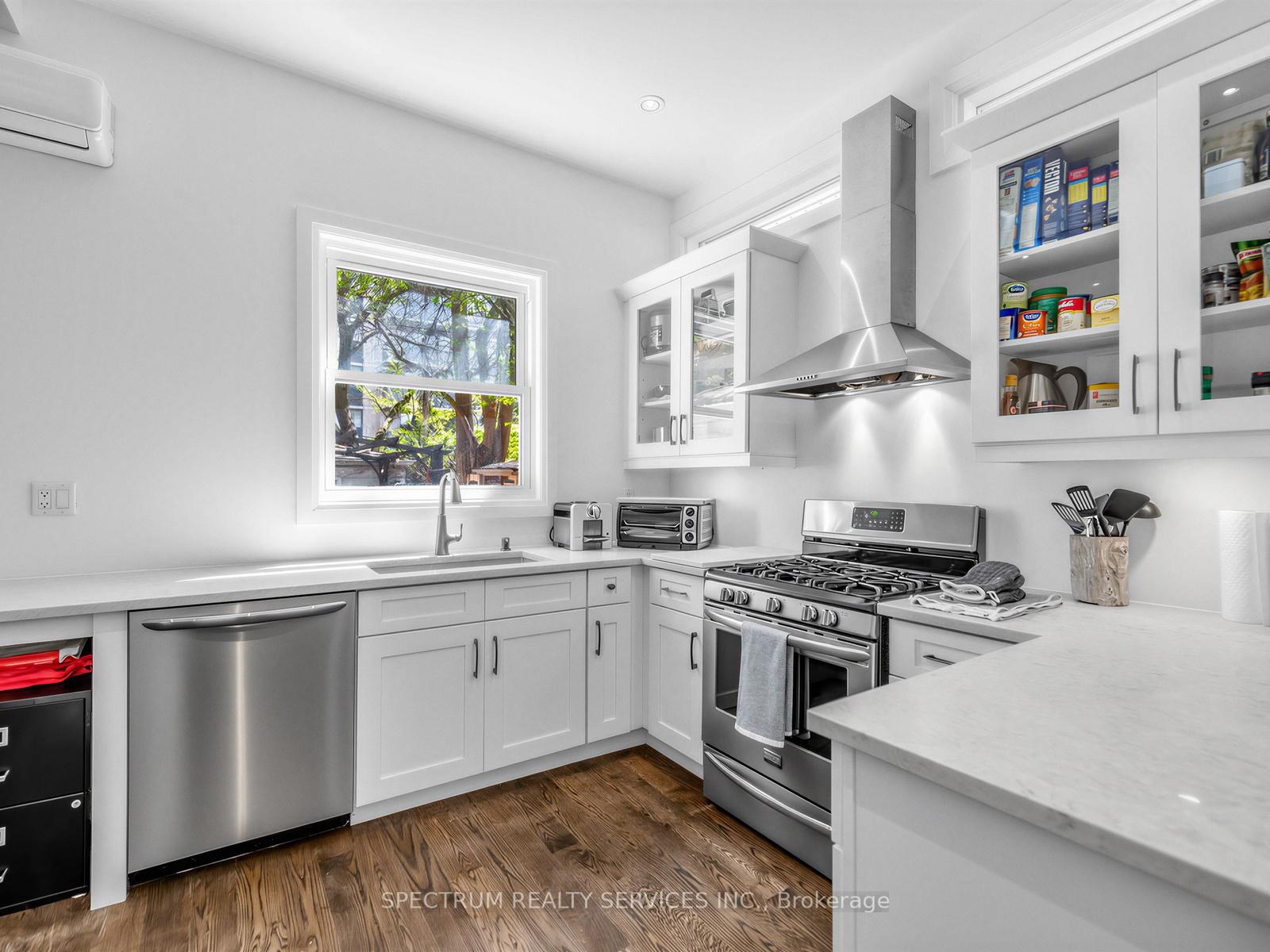 Photo 5 of 29 Raglan Avenue, Toronto, Humewood-Cedarvale — HOMEH