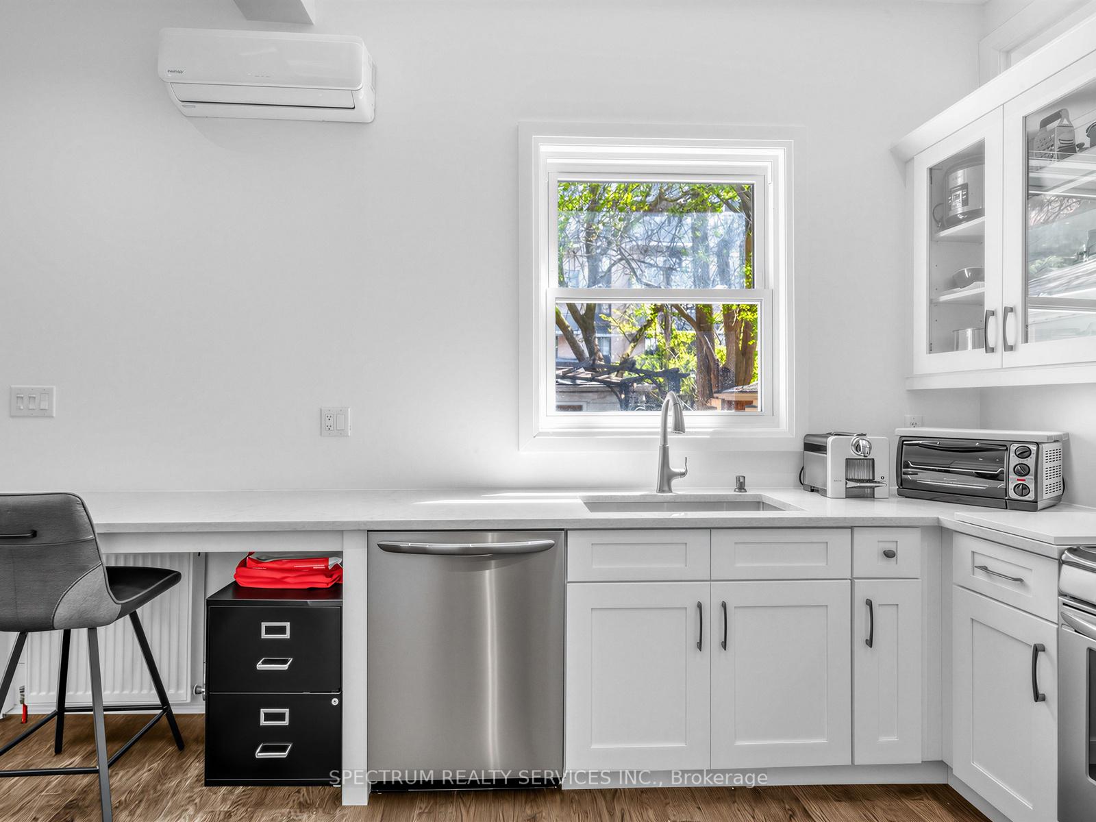 Photo 6 of 29 Raglan Avenue, Toronto, Humewood-Cedarvale — HOMEH
