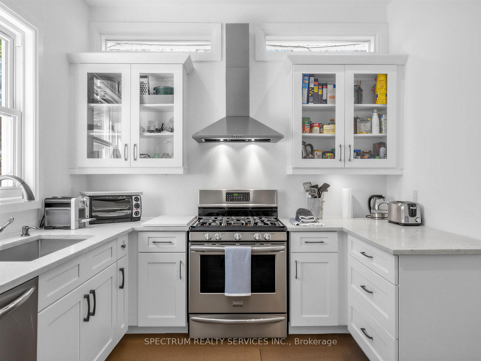 Photo 8 of 29 Raglan Avenue, Toronto, Humewood-Cedarvale — HOMEH
