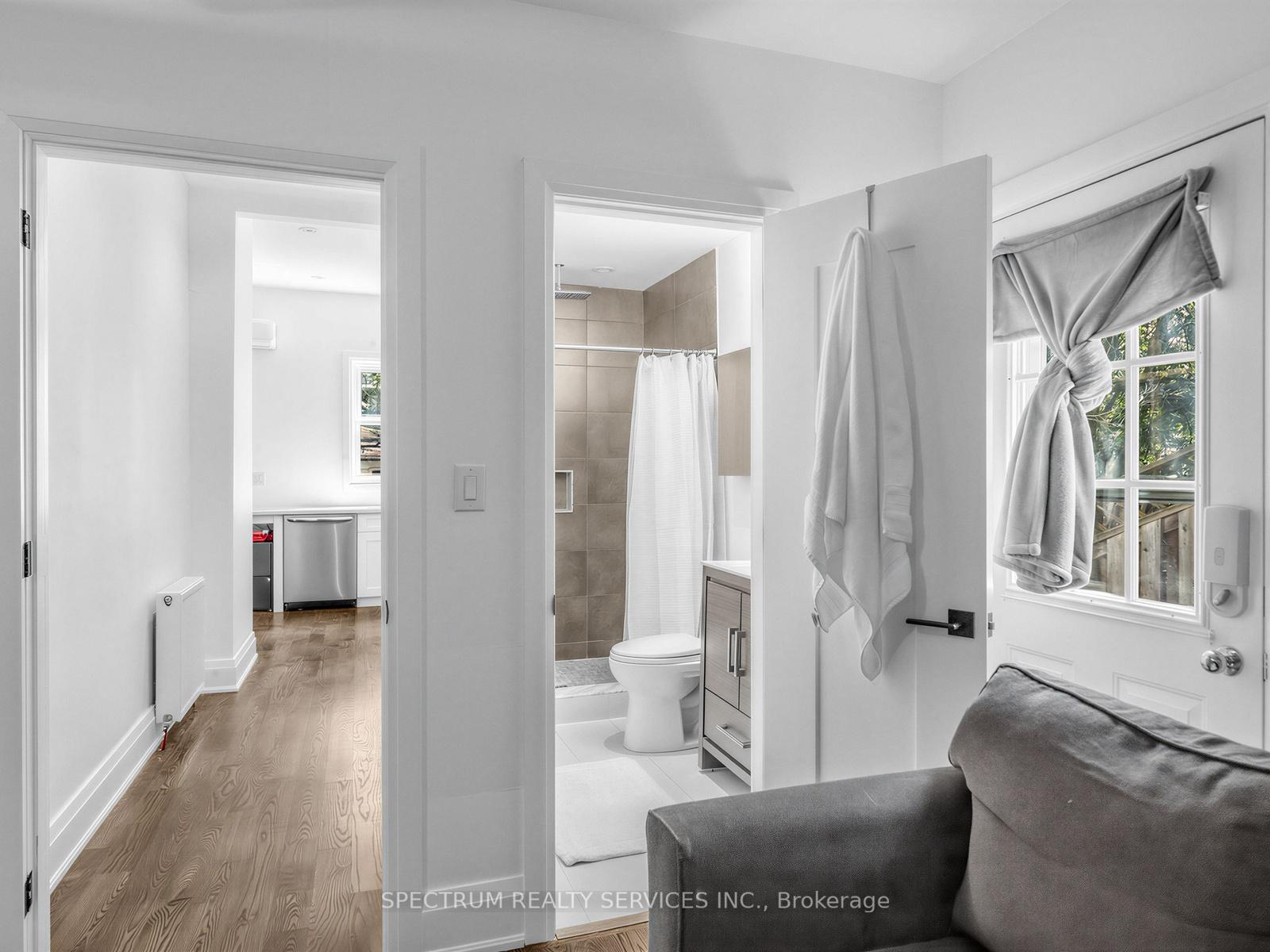 Photo 9 of 29 Raglan Avenue, Toronto, Humewood-Cedarvale — HOMEH
