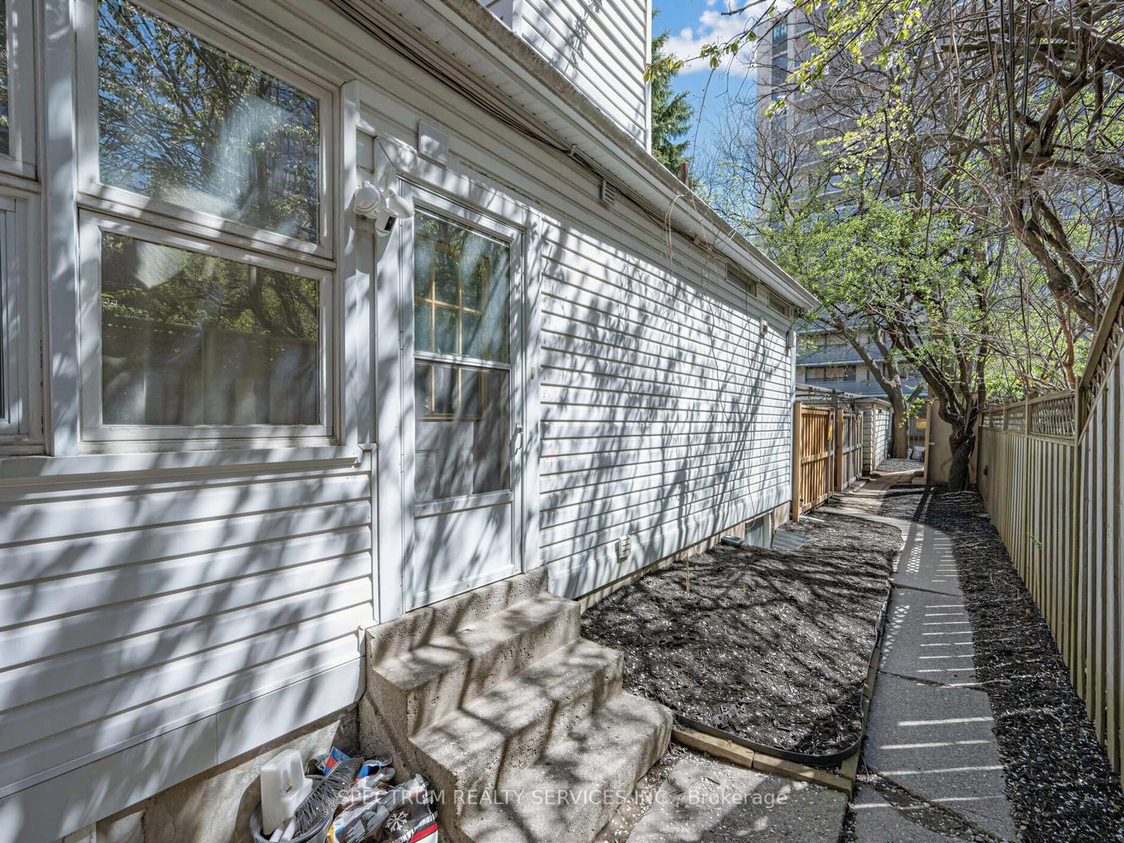 Photo 31 of 29 Raglan Avenue, Toronto, Humewood-Cedarvale — HOMEH