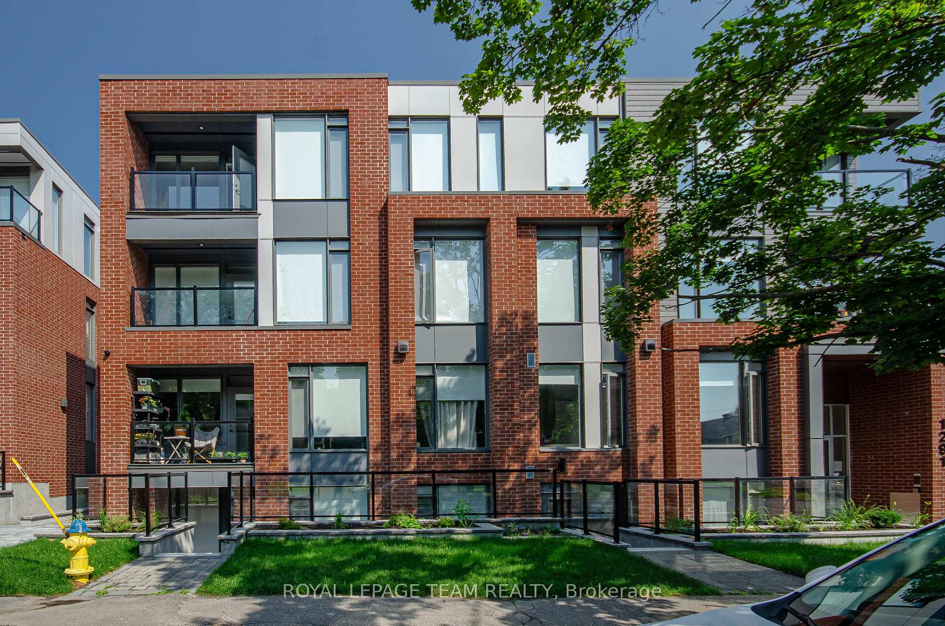 Front of Unit 202, 1291 Summerville Avenue