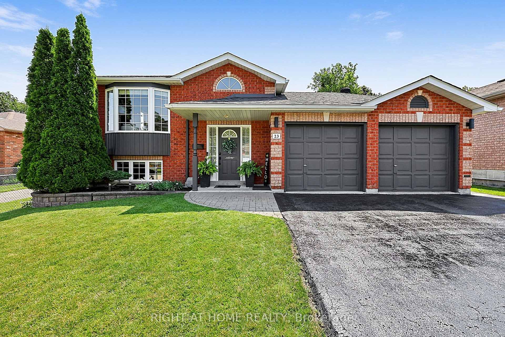 Photo 2 of 23 Osprey Ridge Road, Barrie, Little Lake — HOMEH