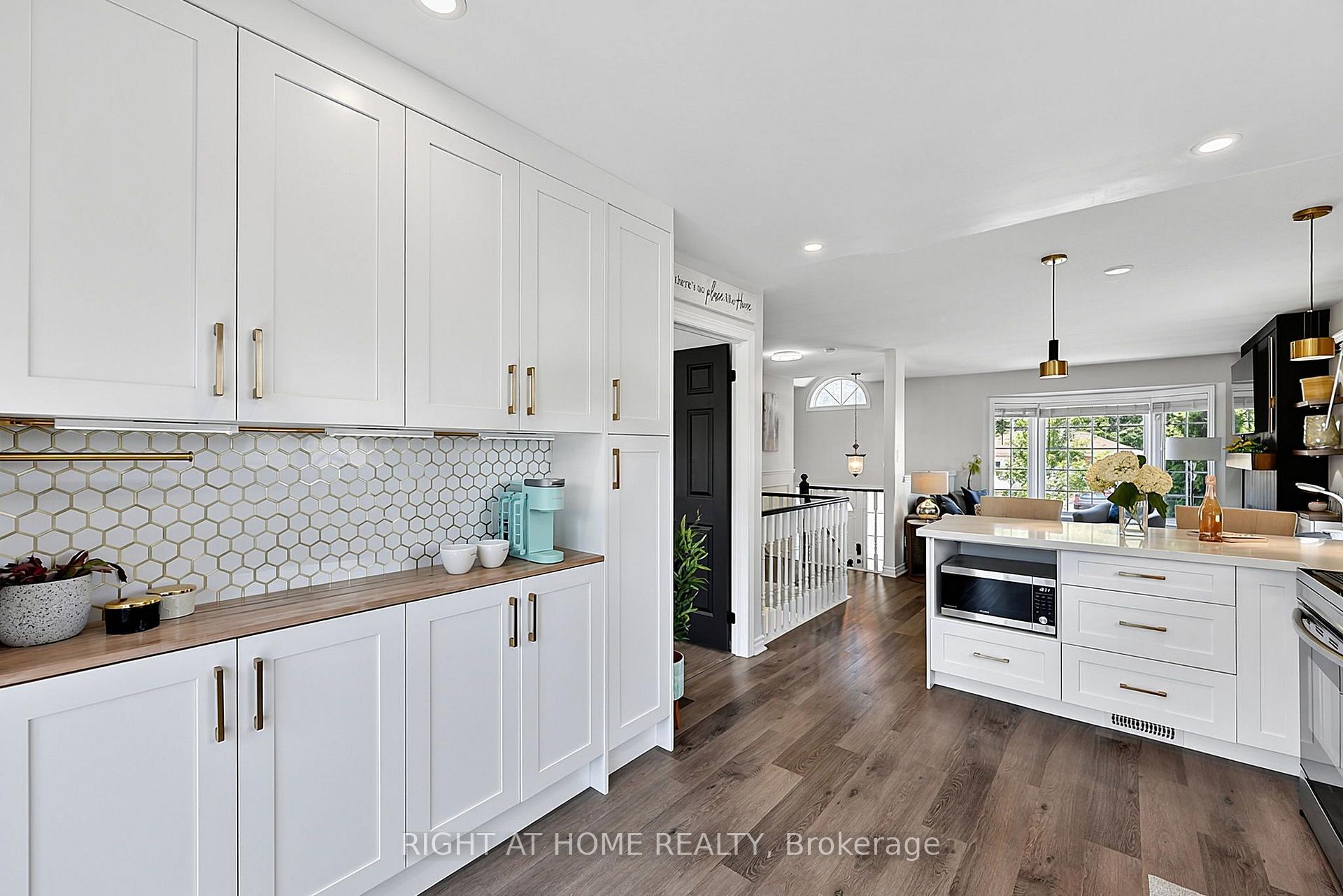 Photo 11 of 23 Osprey Ridge Road, Barrie, Little Lake — HOMEH