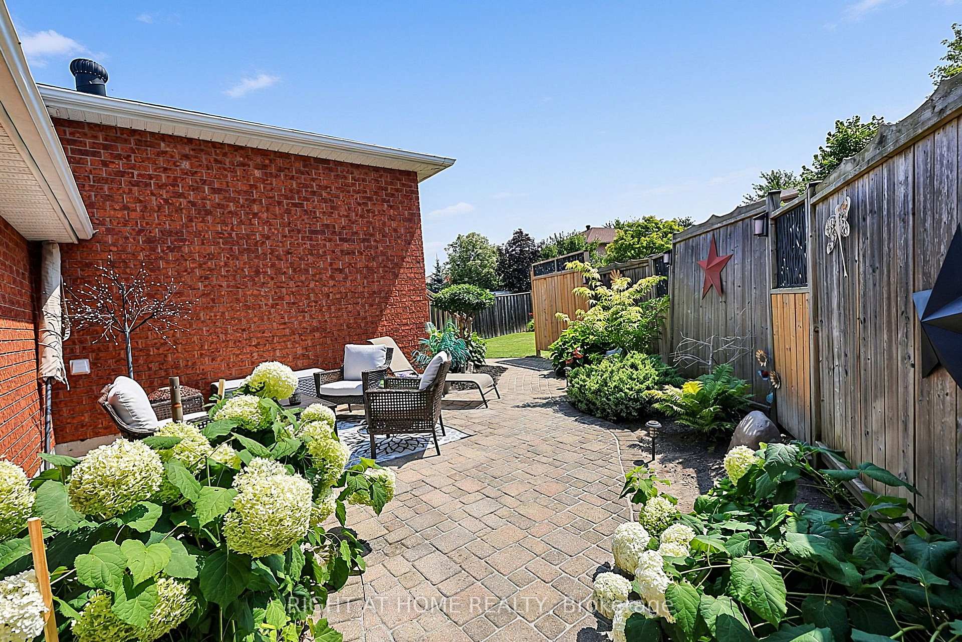 Photo 20 of 23 Osprey Ridge Road, Barrie, Little Lake — HOMEH