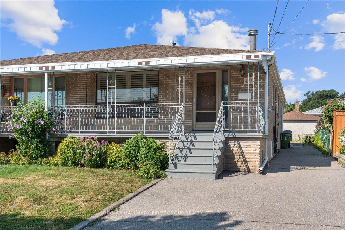 Photo 2 of 40 Cherrylawn Avenue, North York, Humber Summit — HOMEH