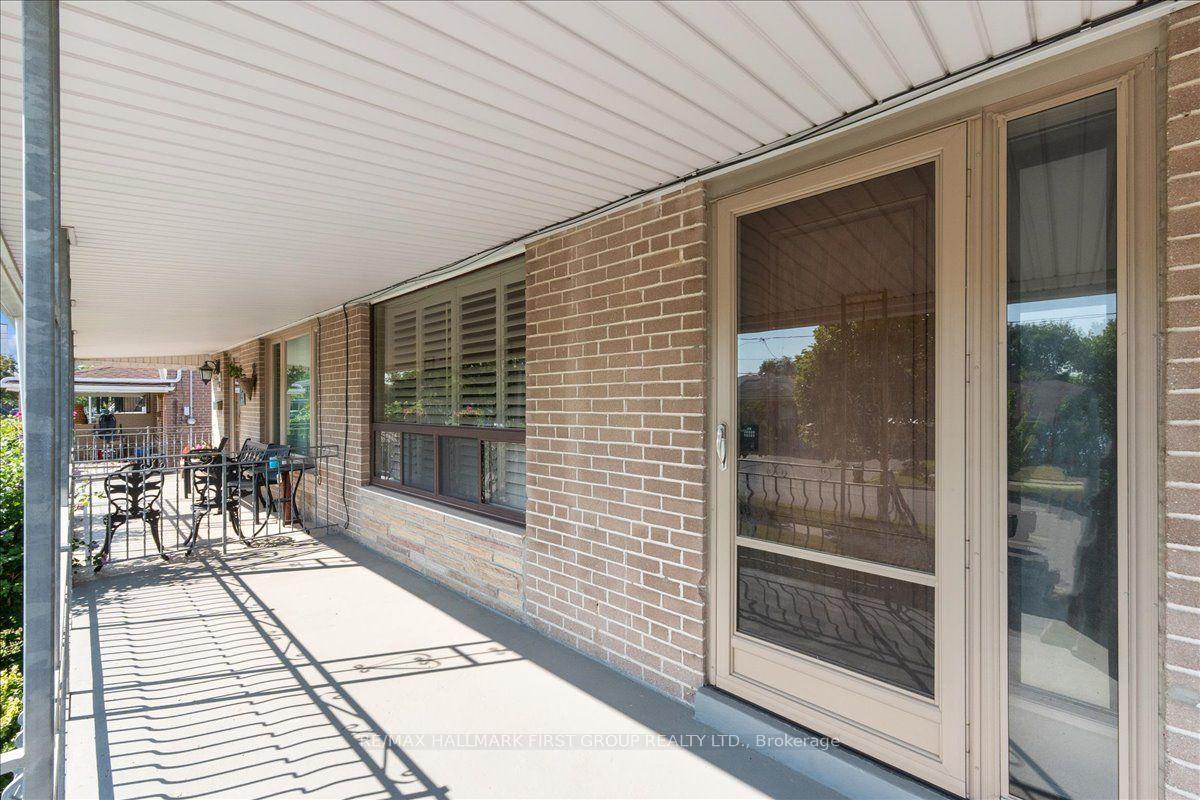 Photo 3 of 40 Cherrylawn Avenue, North York, Humber Summit — HOMEH