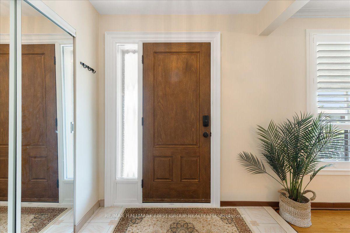 Photo 4 of 40 Cherrylawn Avenue, North York, Humber Summit — HOMEH