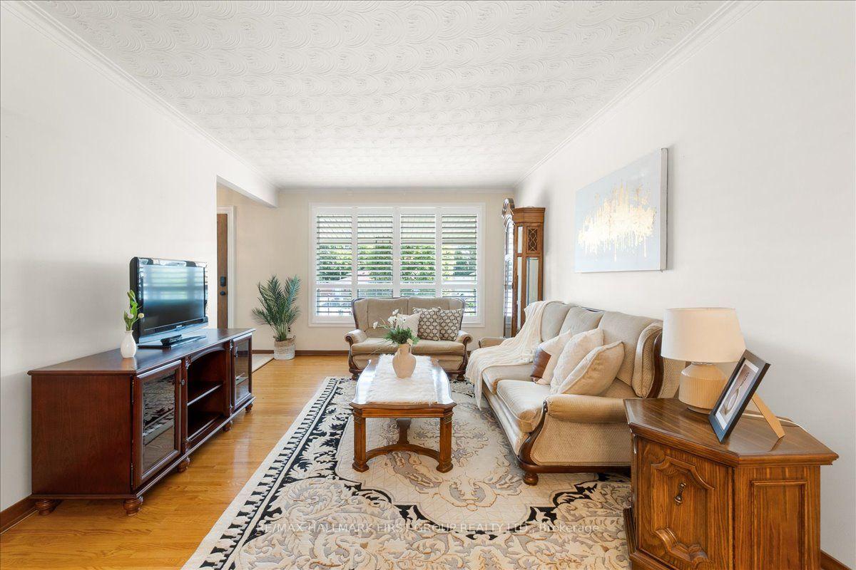 Photo 7 of 40 Cherrylawn Avenue, North York, Humber Summit — HOMEH