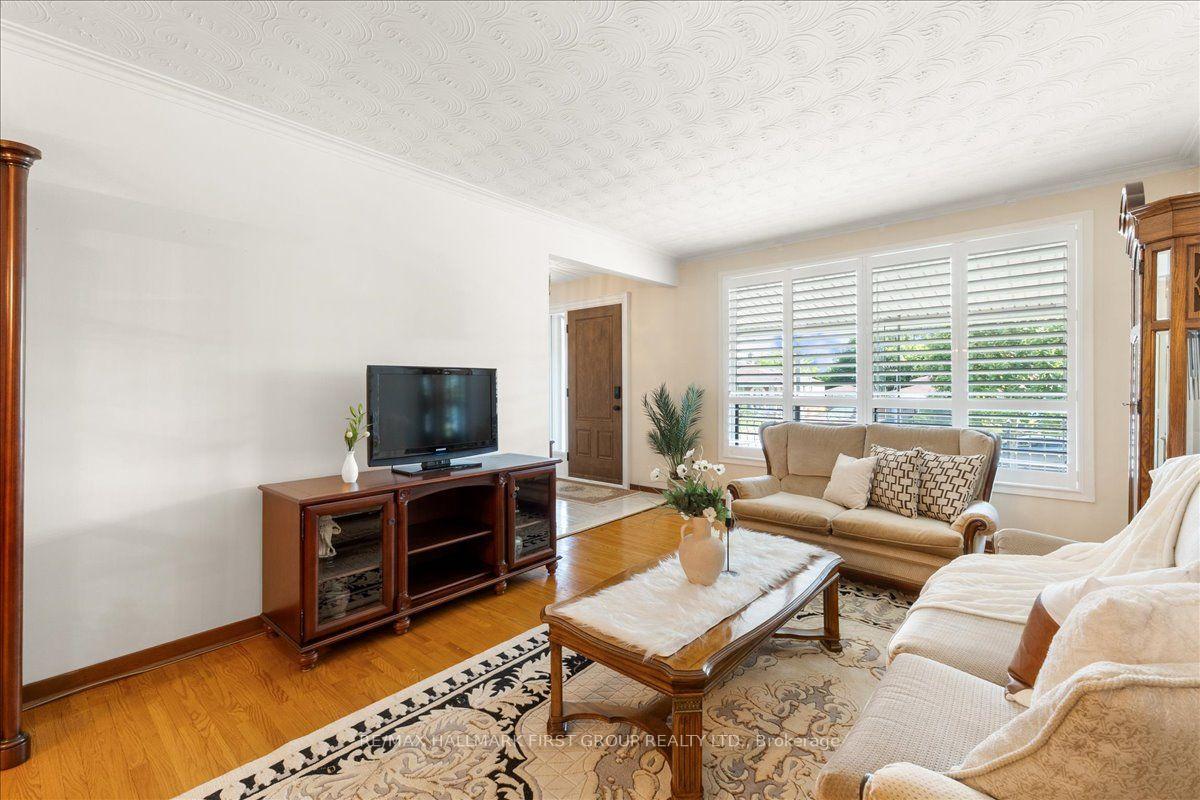 Photo 8 of 40 Cherrylawn Avenue, North York, Humber Summit — HOMEH
