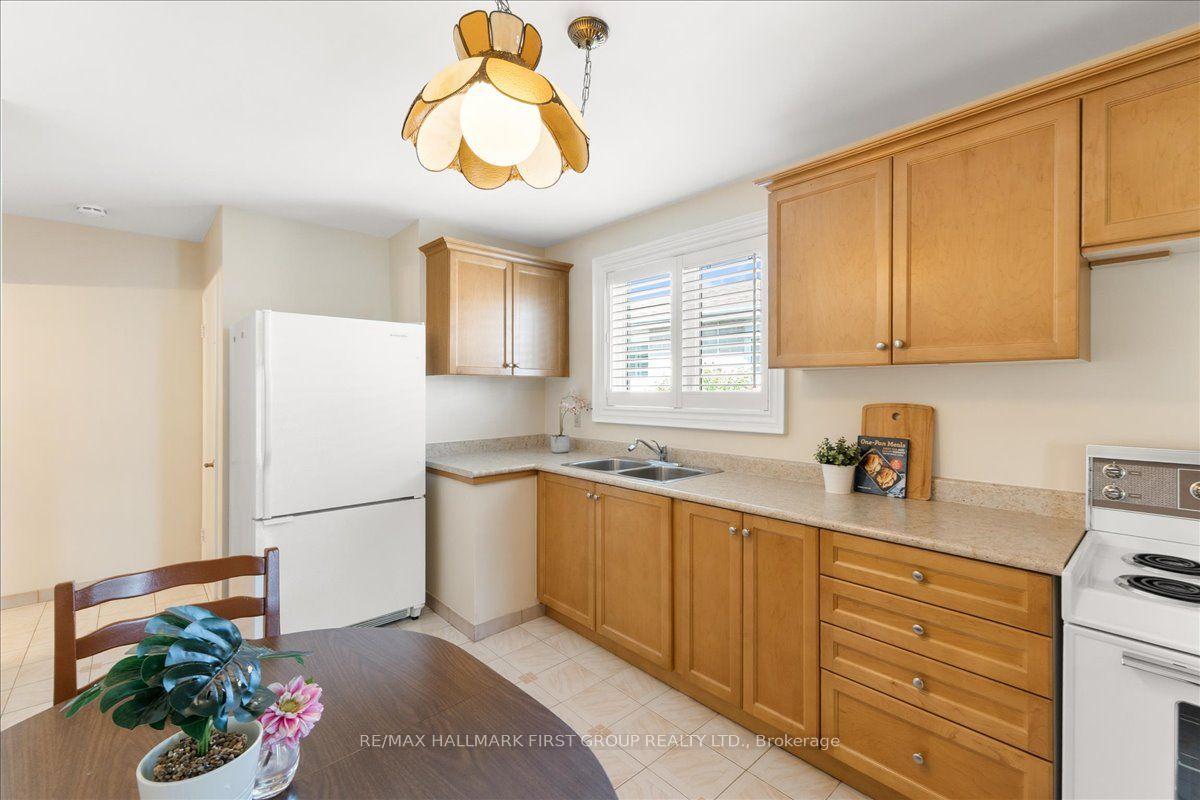 Photo 14 of 40 Cherrylawn Avenue, North York, Humber Summit — HOMEH
